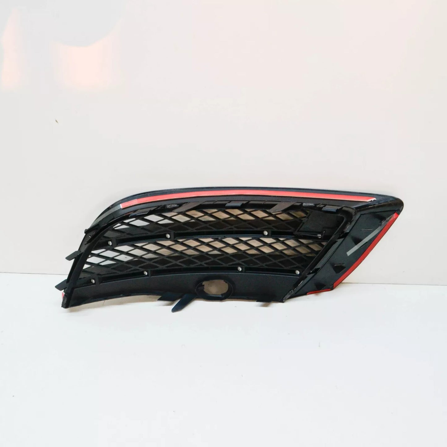 NEW AUDI R8 FRONT BUMPER RIGHT GRILLE 42080768001C 420807680 01C ORIGINAL