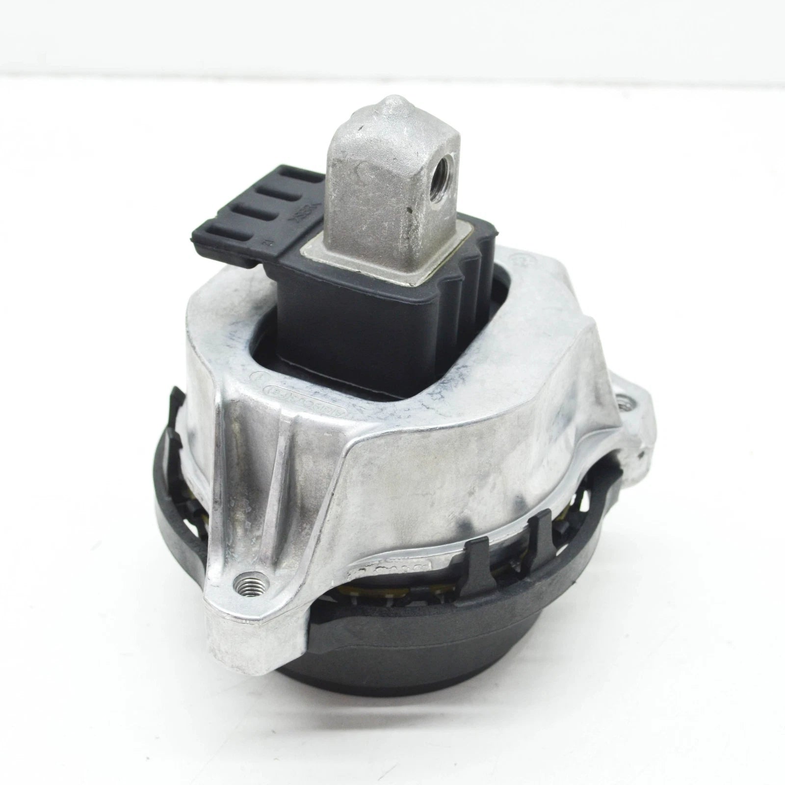 NEW BMW 5 G30 RIGHT SIDE ENGINE MOUNT 22116860472 ORIGINAL