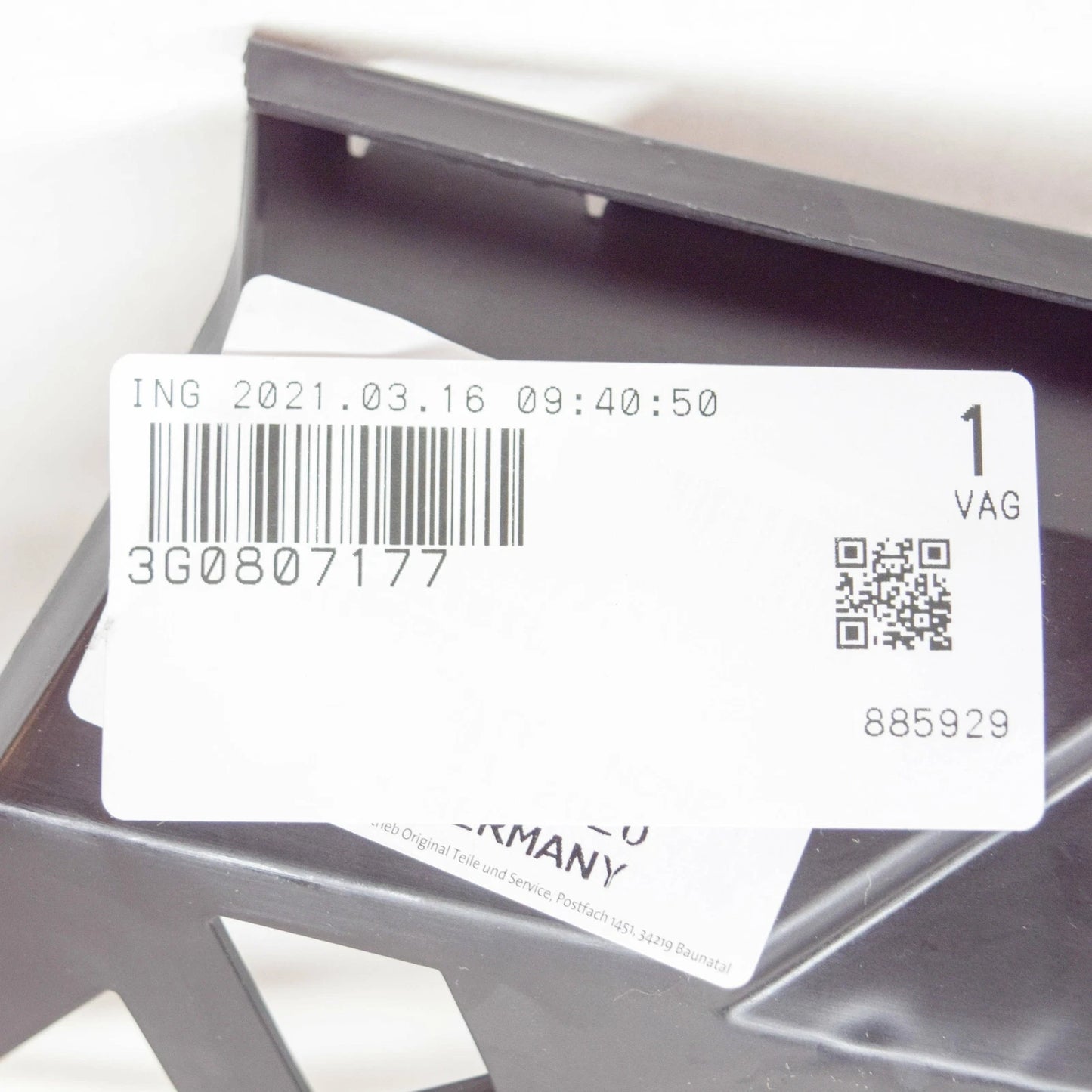 NEW VOLKSWAGEN PASSAT B8 FRONT BUMPER LEFT GUIDE PIECE 3G0807177 ORIGINAL