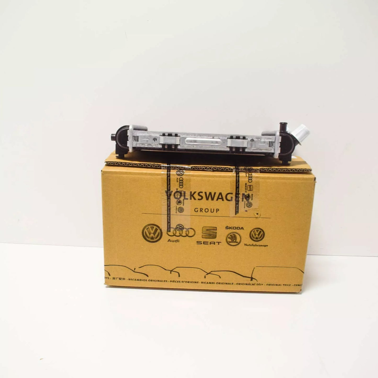 NEW AUDI Q7 4M AUXILIARY COOLANT RADIATOR 4M0121212D ORIGINAL