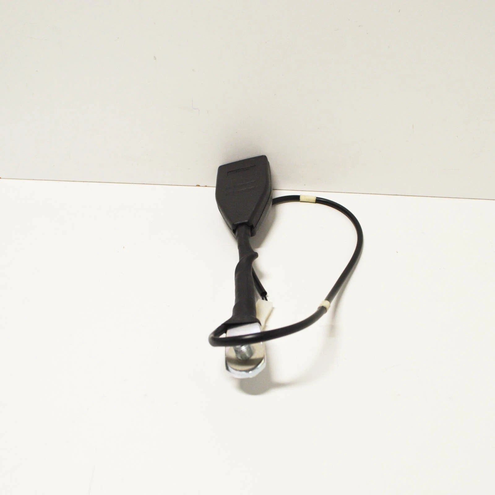 NEW BMW 3 E30 FRONT LEFT SEAT BELT BUCKLE 72111941407 1941407 ORIGINAL