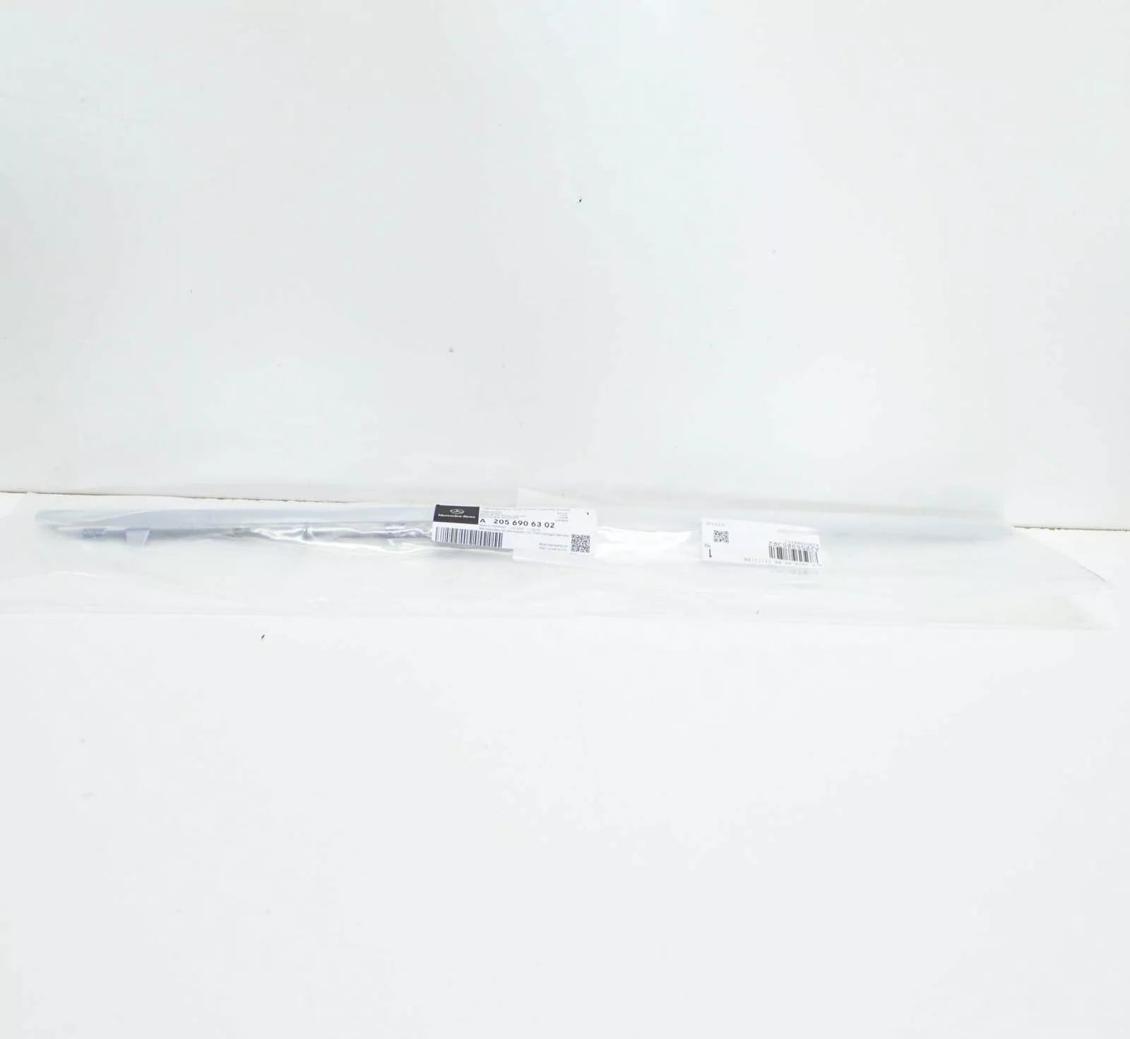 NEW MERCEDES-BENZ C-CLASS W205 REAR LEFT DOOR MOLDING A2056906302