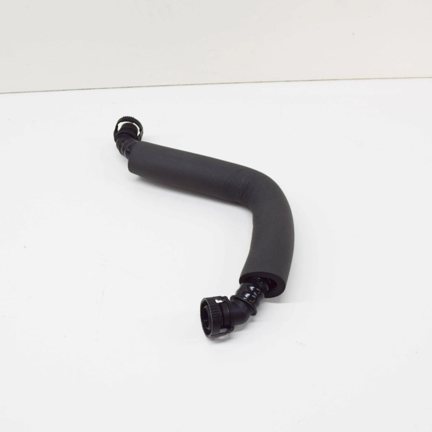 NEW AUDI A3 8P ENGINE VENT HOSE 06H103221J