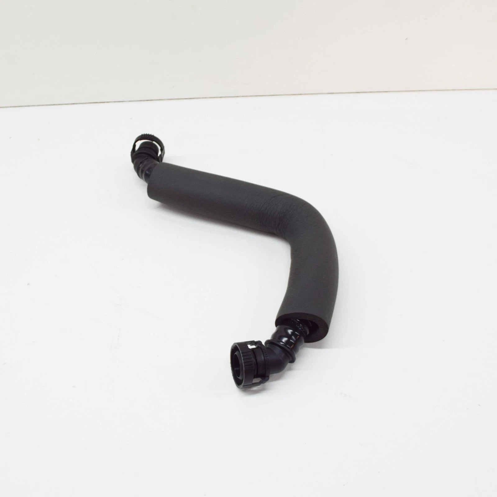 NEW AUDI A3 8P ENGINE VENT HOSE 06H103221J