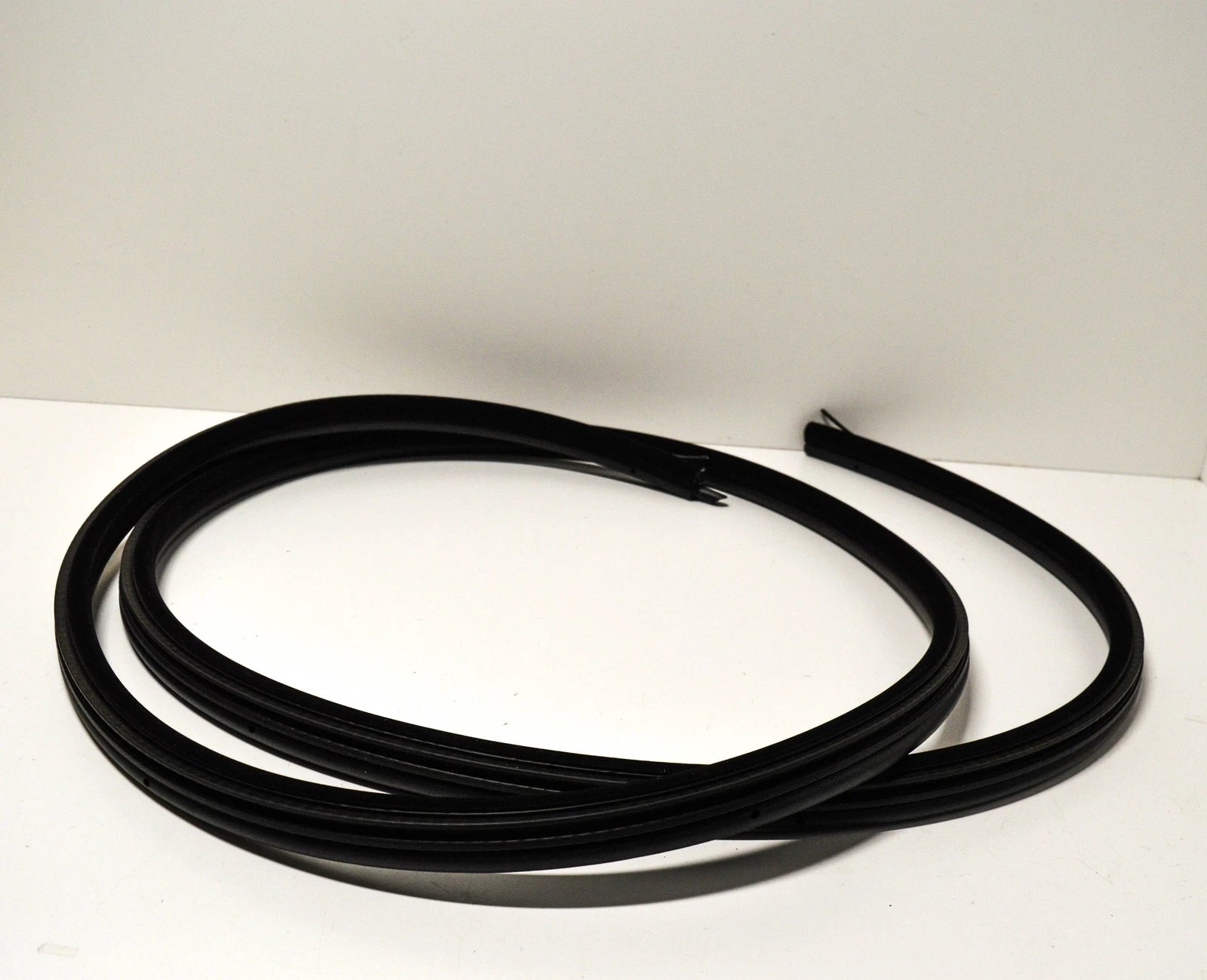 NEW BMW 3 E46 FRONT INNER DOOR PROTECTION SEAL 51728194682 ORIGINAL