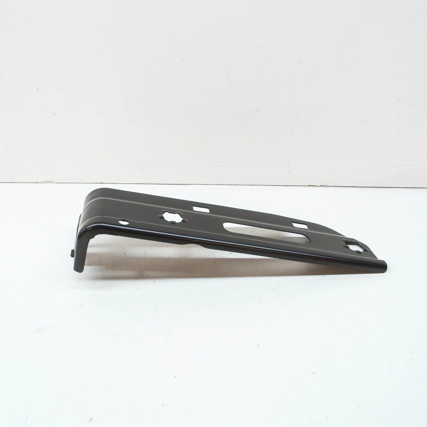 NEW BMW X5 G05 FRONT DUCT LOWER BRACKET 51647443621 ORIGINAL