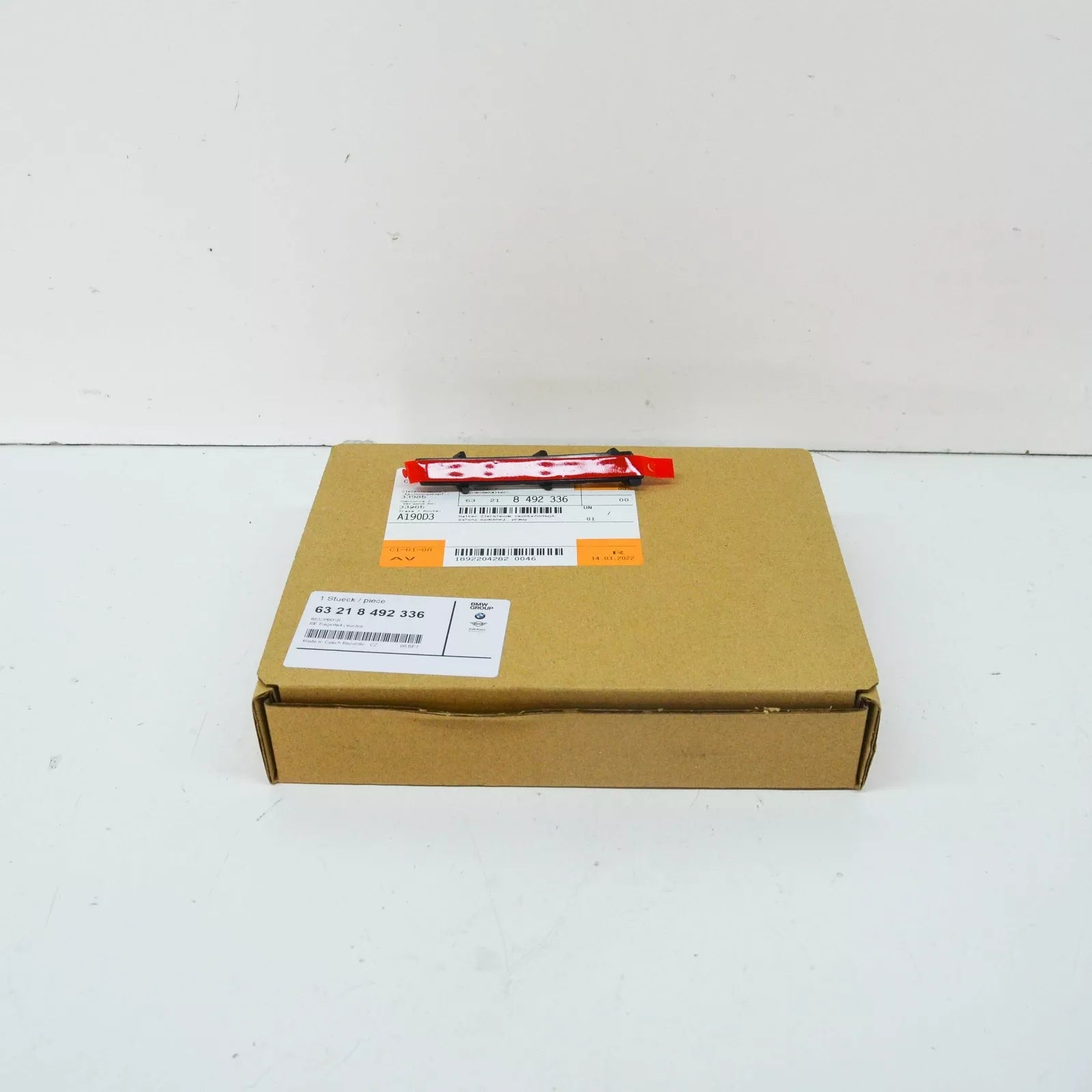 NEW BMW 7 G11 G12 REAR RIGHT TAILLIGHT FINISHER BRACKET 63218492336 ORIGINAL