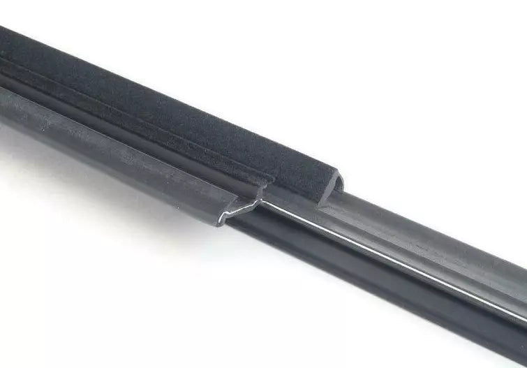 NEW AUDI A4 B8 FRONT RIGHT OUTER WINDOW APERTURE SEAL 8K0837478F ORIGINAL