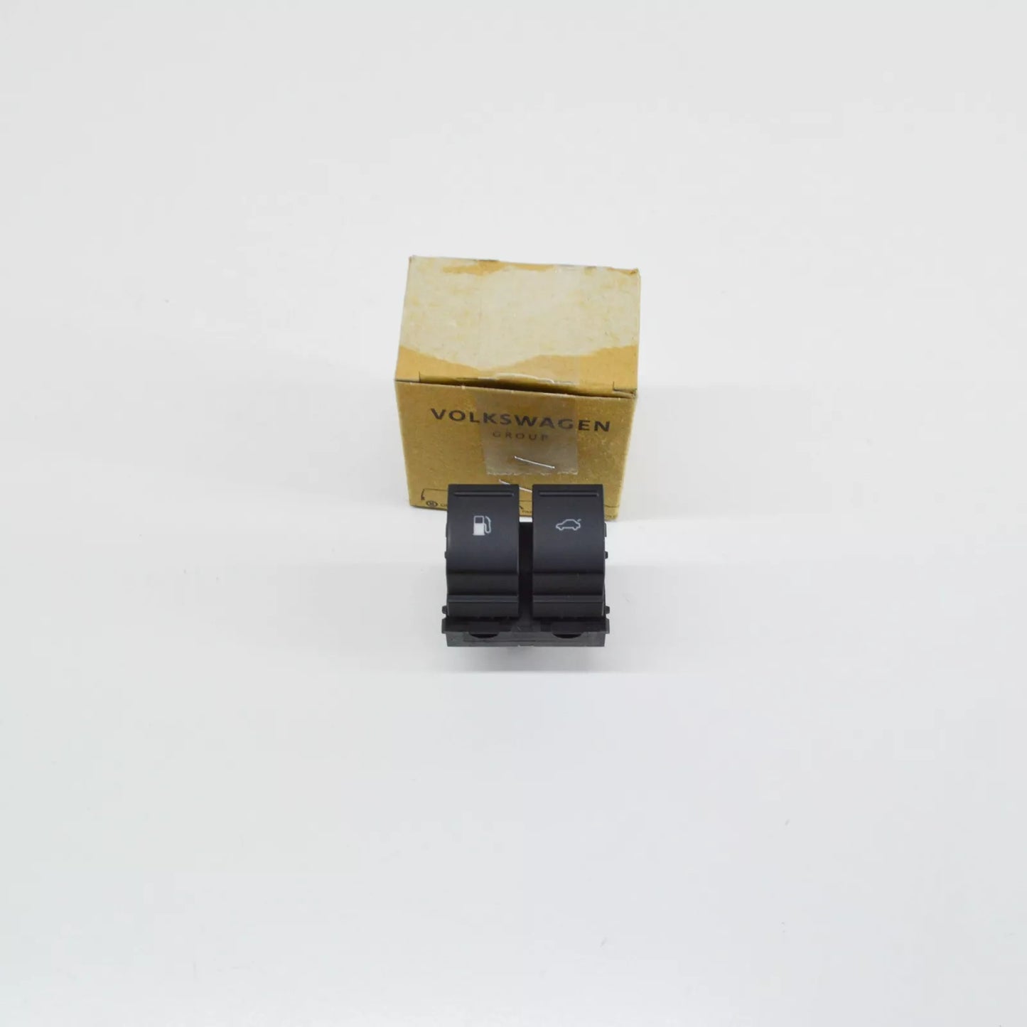 NEW VW TOUAREG 7L MK1 FUEL LID/TAILGATE PUSH BUTTON 7L6959903REH ORIGINAL