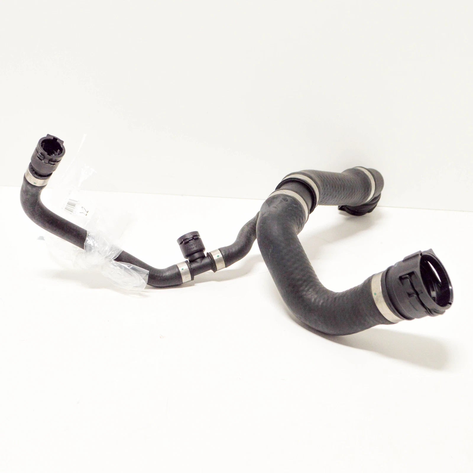NEW BMW 7 E38 RADIATOR WATER UPPER PIPE HOSE 740I PETROL 4.4 1711877 ORIGINAL