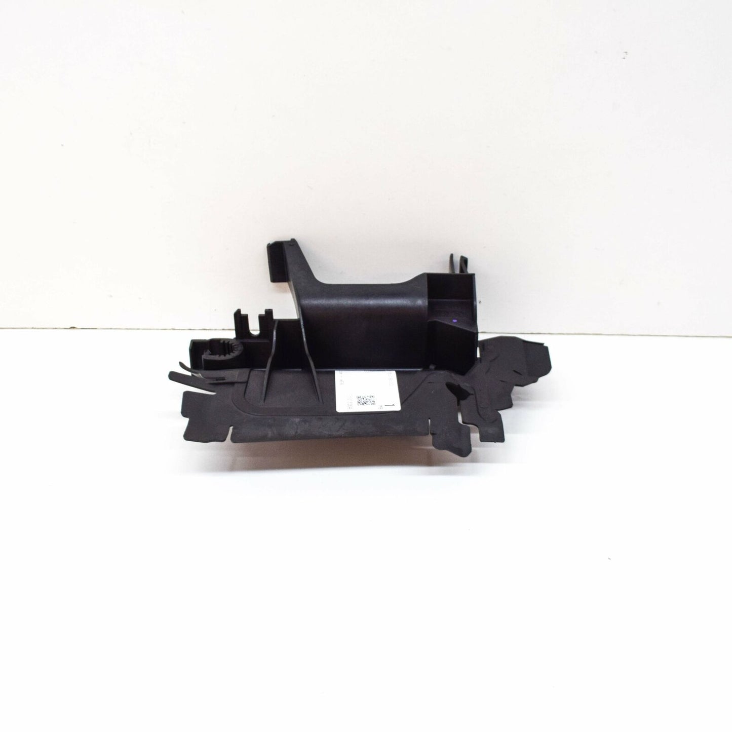 NEW MB CLS C218 AMG OIL COOLER LEFT BRACKET A2185000031 ORIGINAL