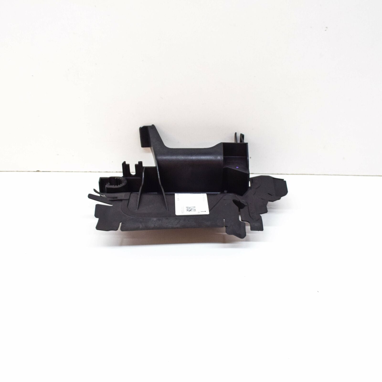 NEW MB CLS C218 AMG OIL COOLER LEFT BRACKET A2185000031 ORIGINAL