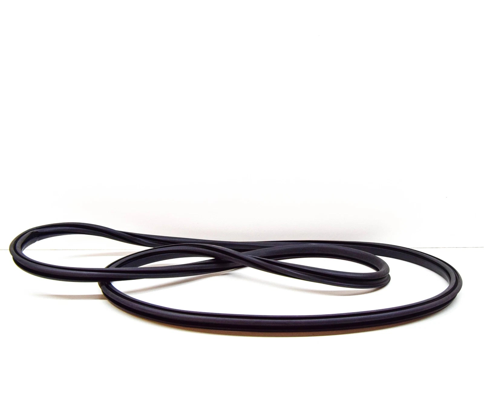 NEW BMW 3 E30 FRONT WINDSHIELD GLASS SEAL 51311972248 1972248 ORIGINAL