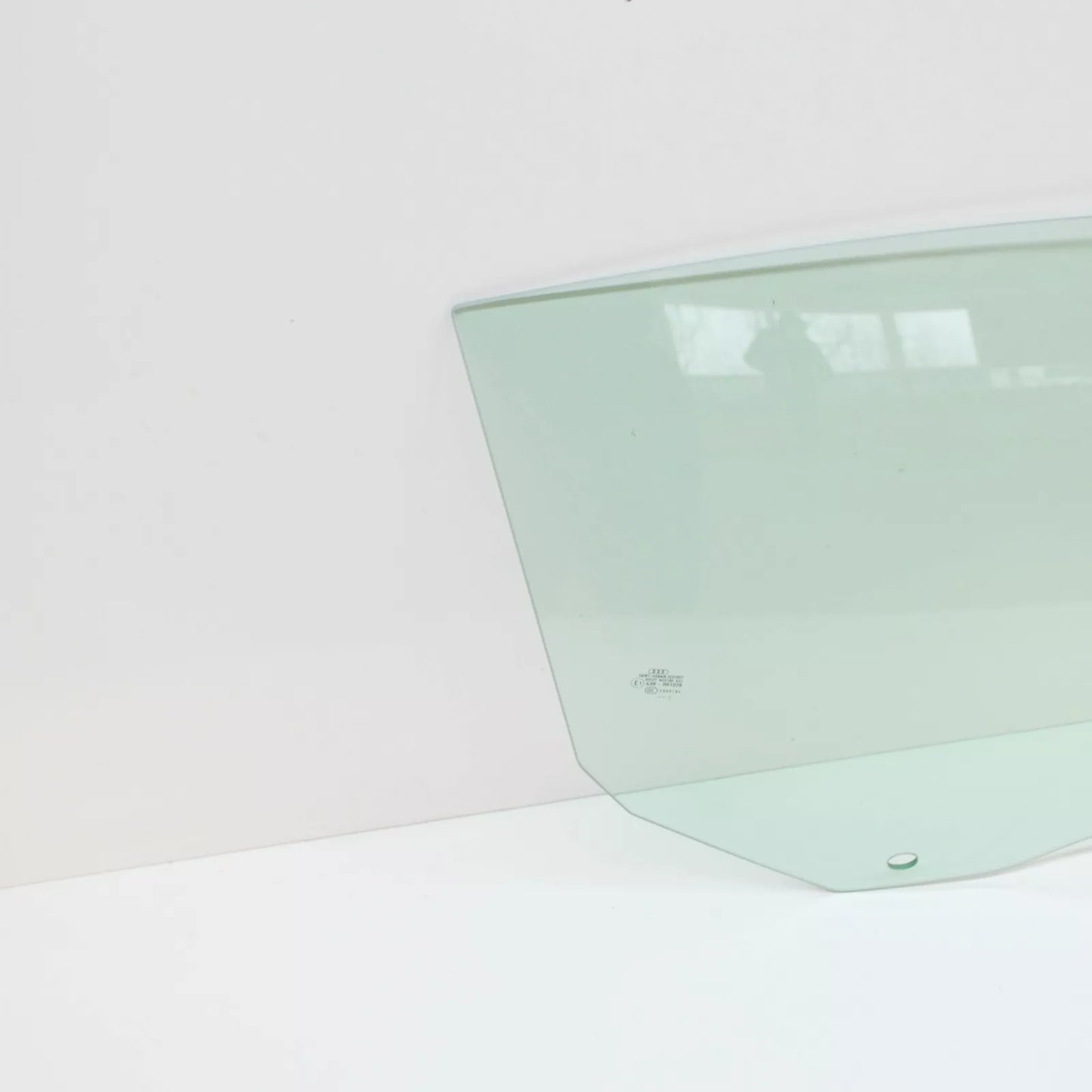 NEW AUDI R8 42 FRONT RIGHT SIDE DOOR GLASS 420845202A ORIGINAL