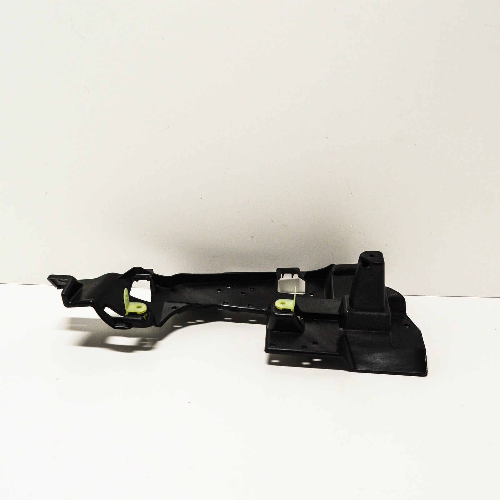 NEW MERCEDES-BENZ AMG C-CLASS W205 REAR BUMPER BRACKET LEFT A2058850100 ORIGINAL