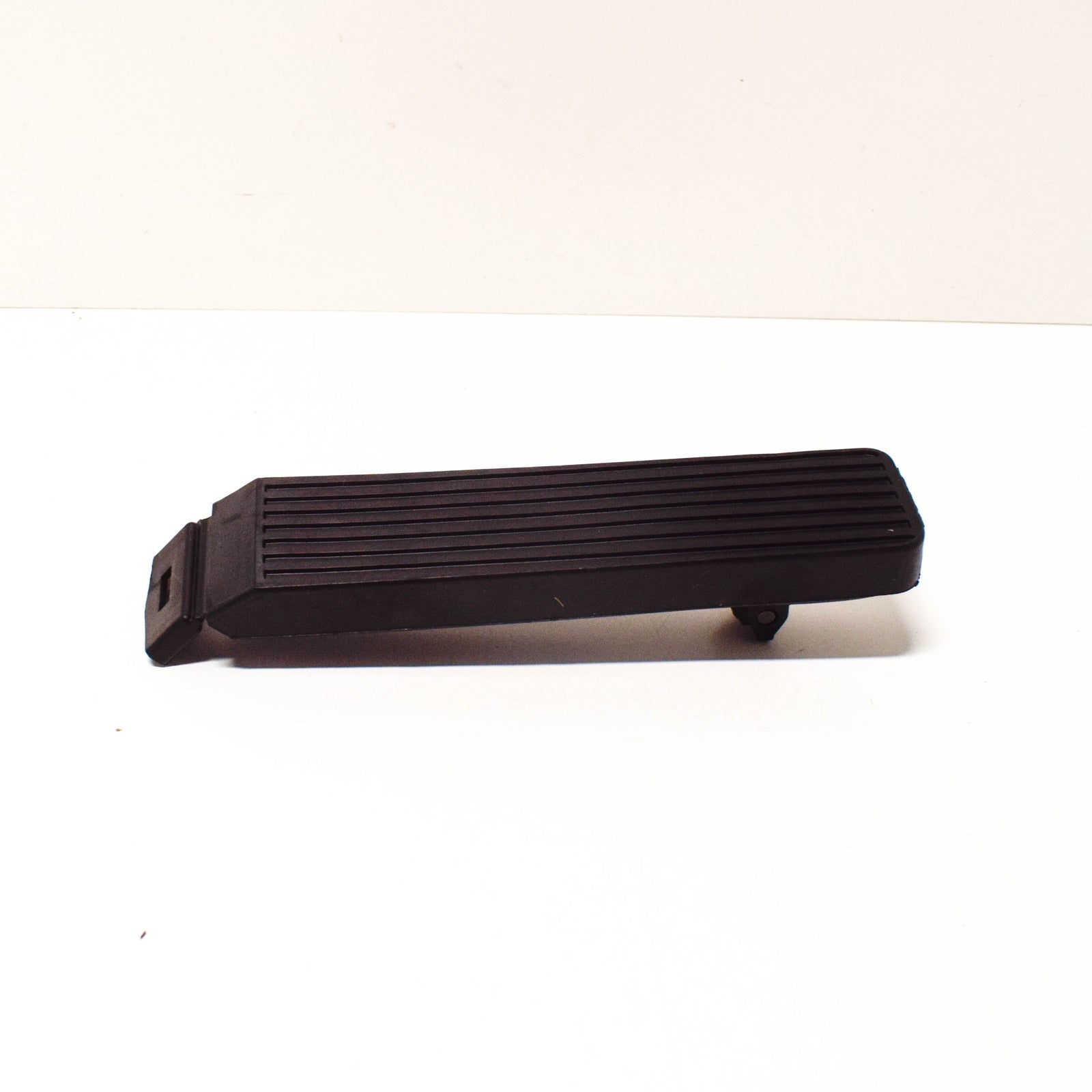 new mercedes-benz sl r107 accelerator pedal a1233000204 1985 original