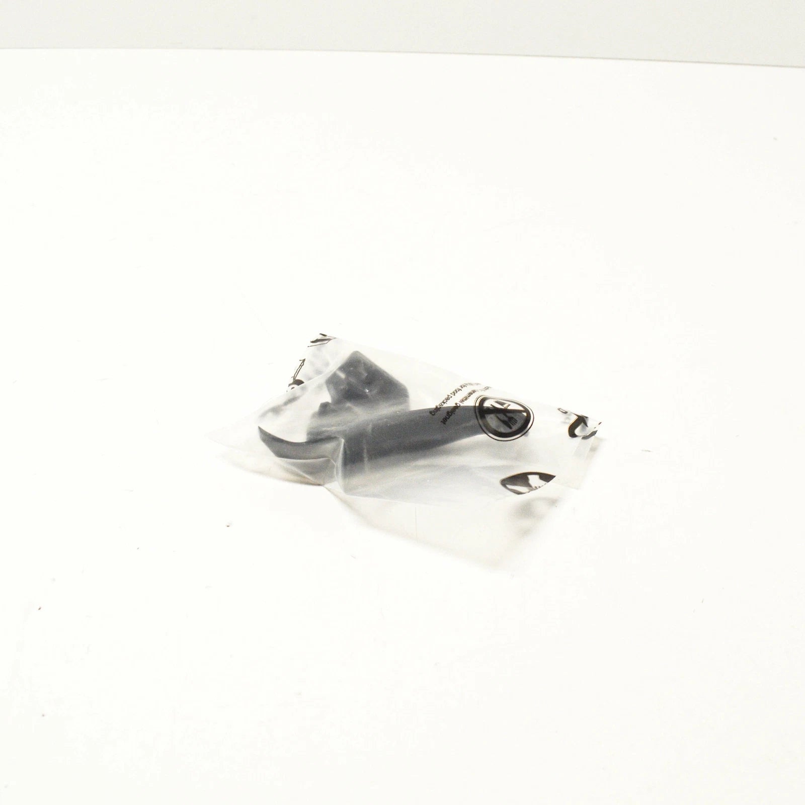 NEW VW PASSAT B8 FRONT BONNET HOOD LEFT HINGE COVER 3G0823315C ORIGINAL