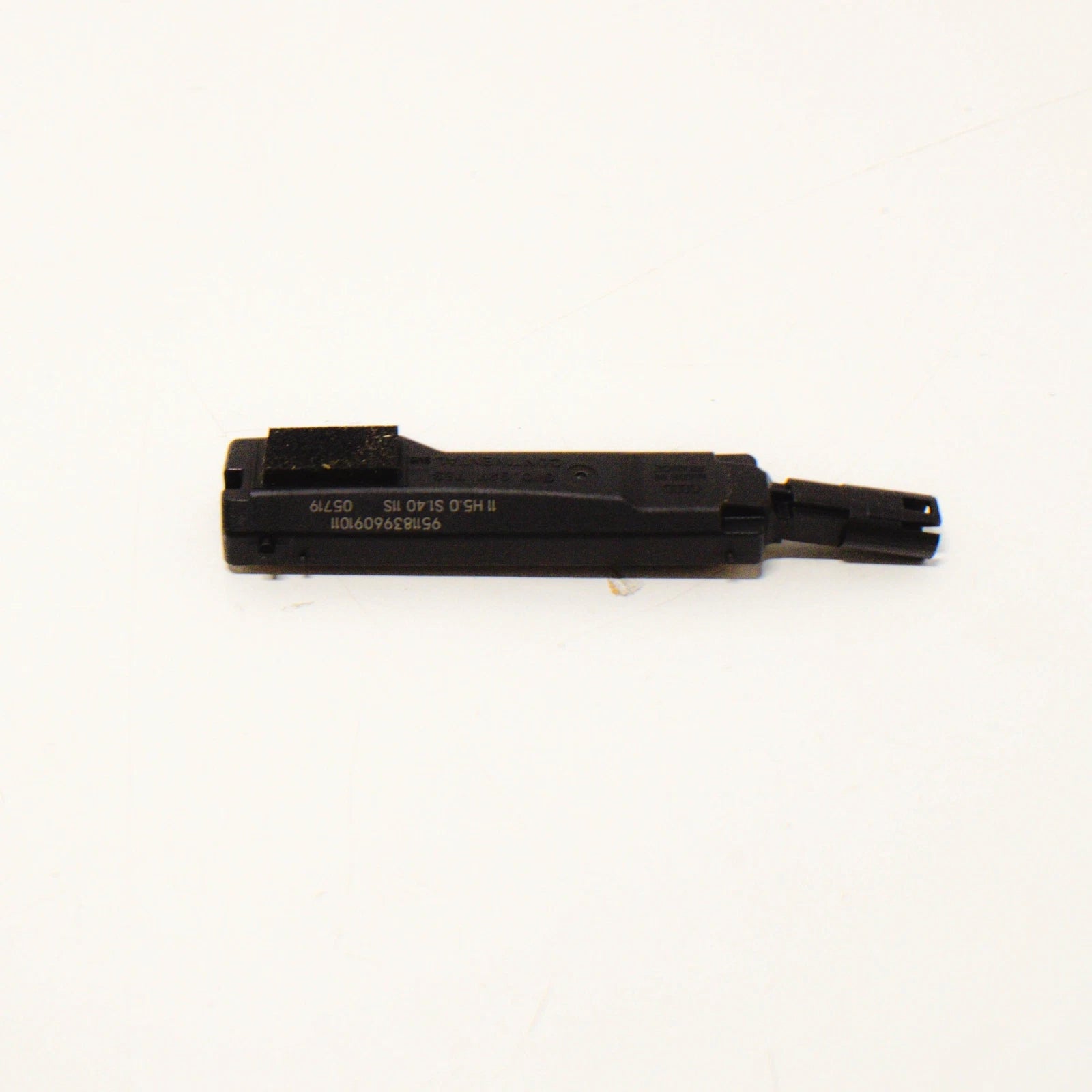 NEW AUDI A4 B9 FRONT LEFT DOOR HANDLE SENSOR 8W0927753 ORIGINAL