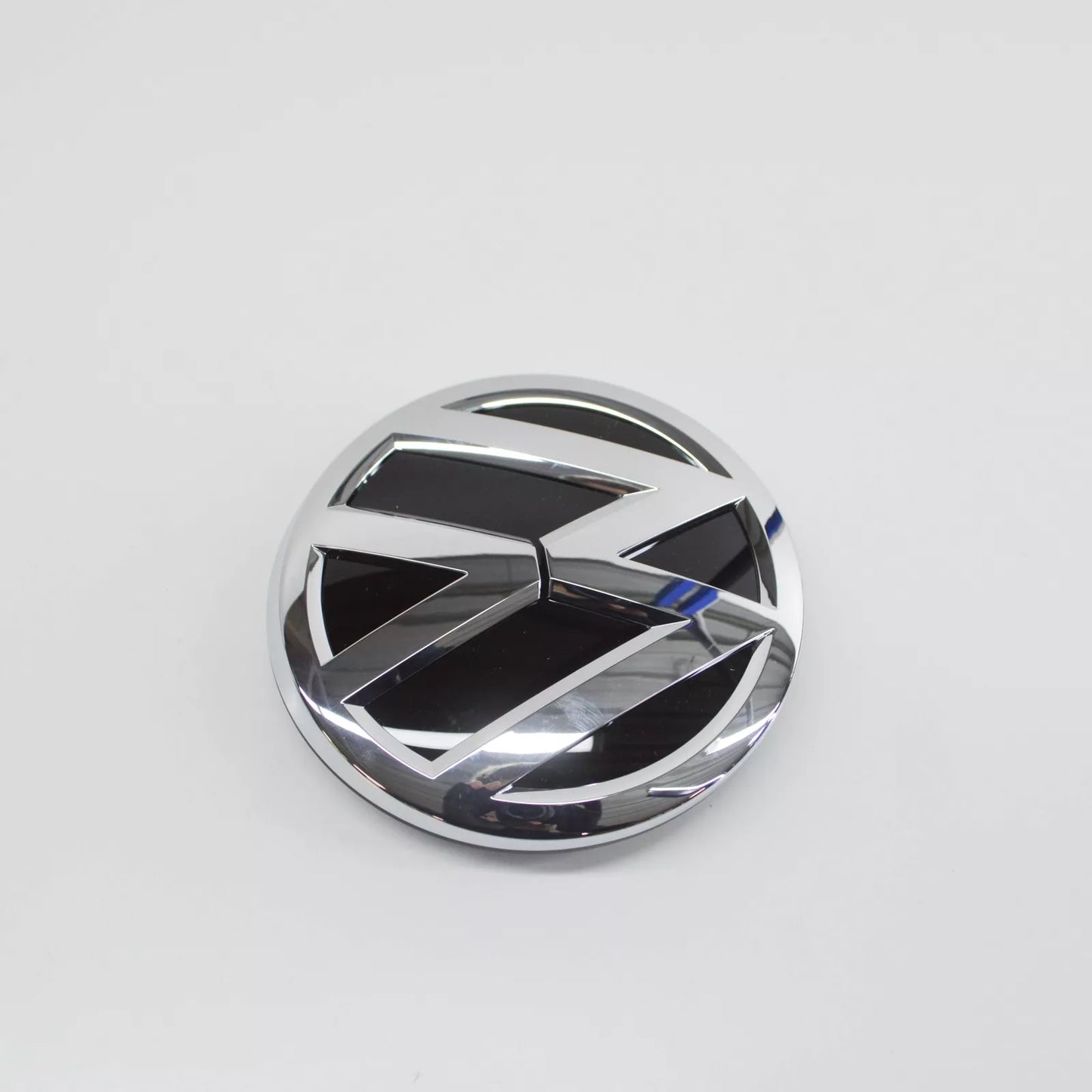 NEW VOLKSWAGEN PASSAT B8 3G FRONT RADIATOR GRILLE BADGE 3G0853600DPJ ORIGINAL