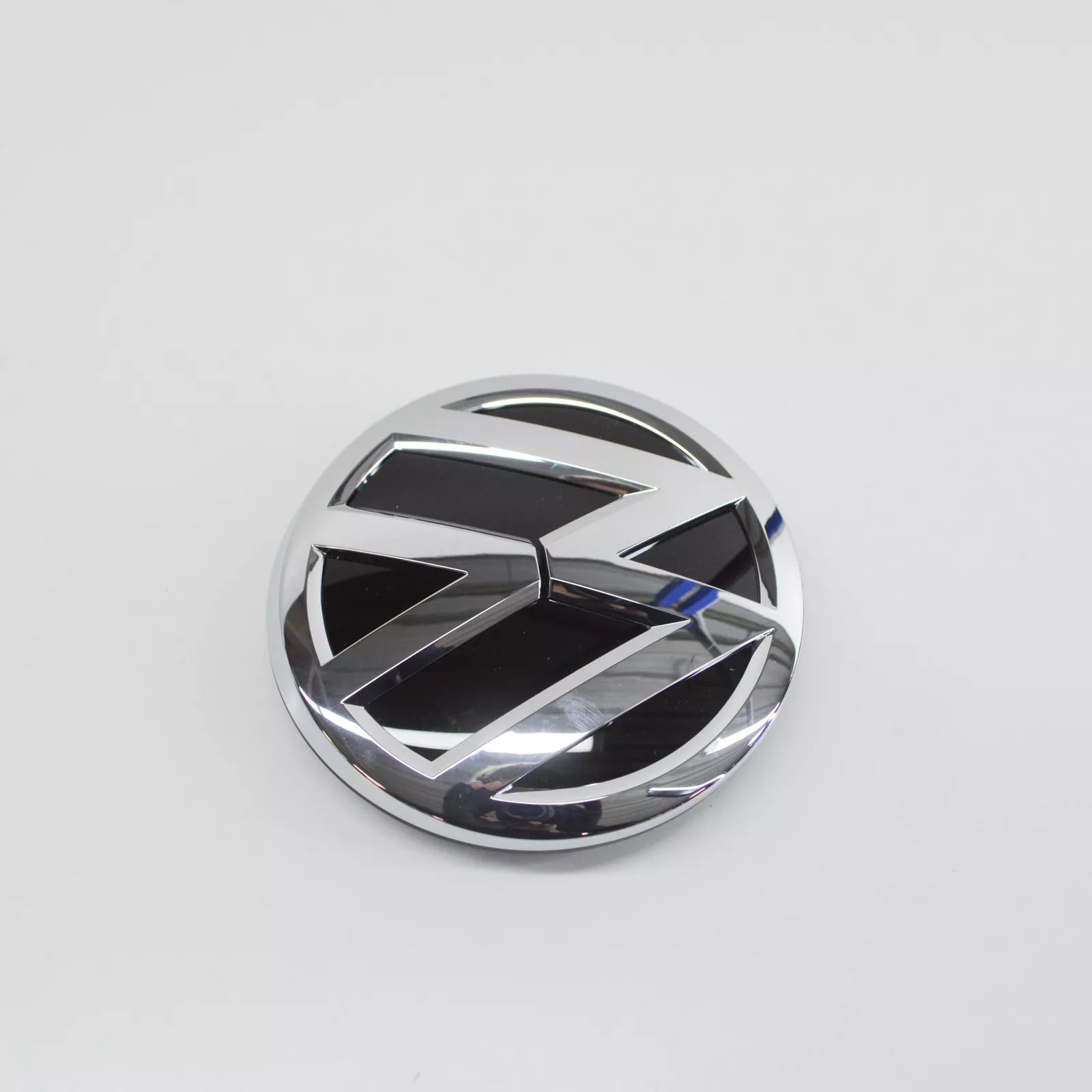 NEW VOLKSWAGEN PASSAT B8 3G FRONT RADIATOR GRILLE BADGE 3G0853600DPJ ORIGINAL