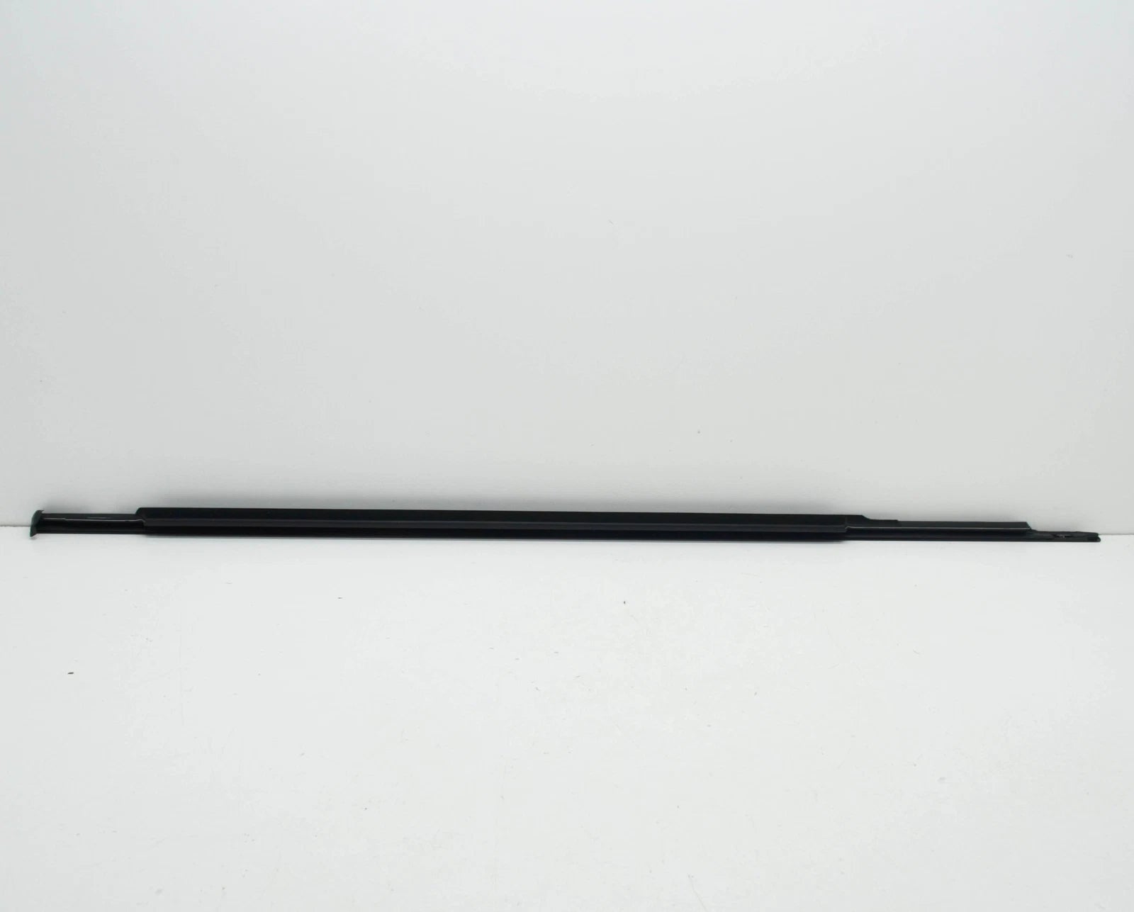 NEW BMW M5 F90 FRONT LEFT DOOR WINDOW STRIP 7404025 51337404025 ORIGINAL