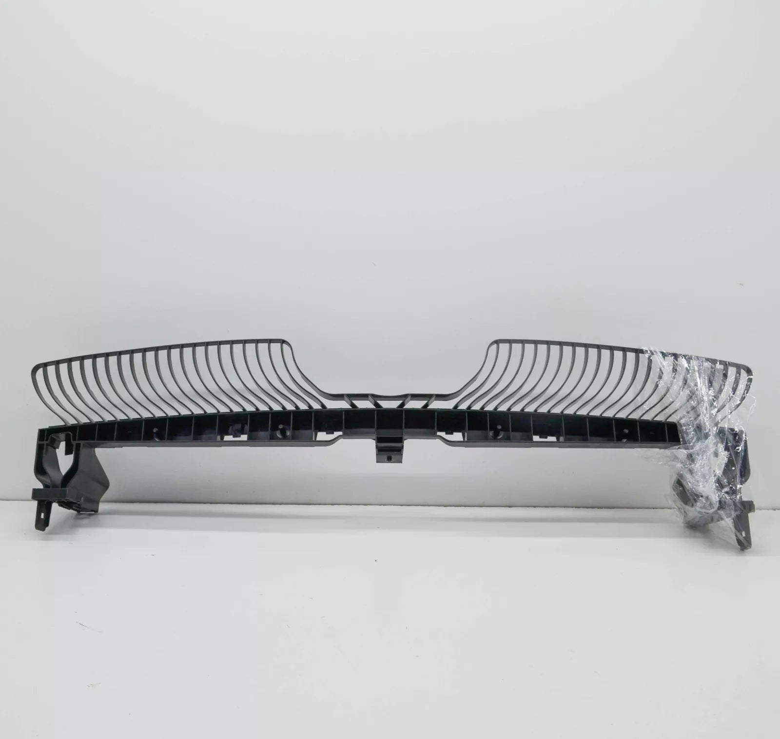 NEW VOLKSWAGEN TIGUAN AD FRONT BUMPER CENTER GUIDE SECTION 5NA805705N