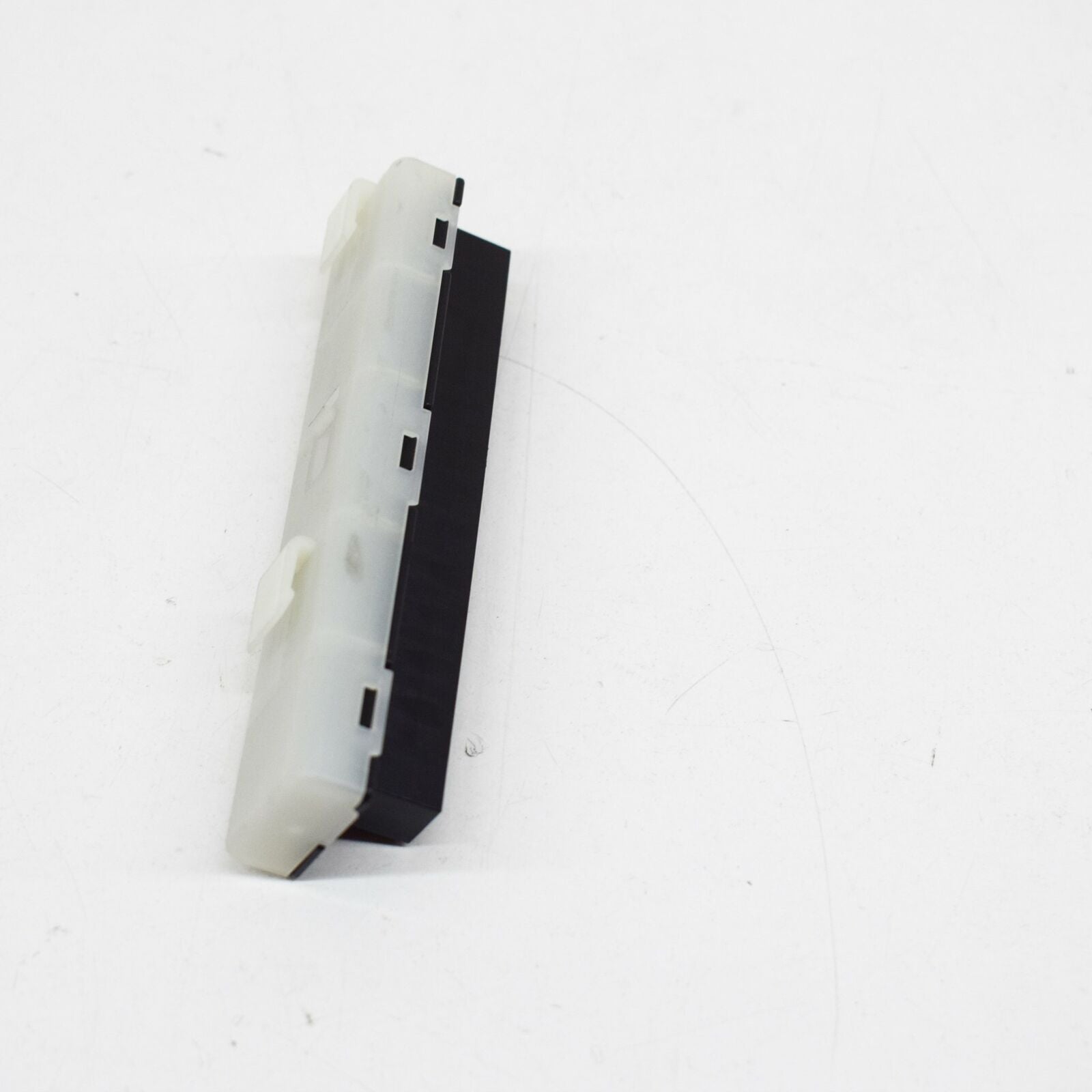 NEW MERCEDES-BENZ C W204 DISTRIBUTOR BLOCK A0045468040 ORIGINAL