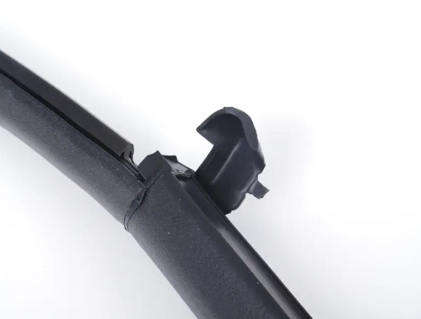 NEW AUDI A4 B7 FRONT LEFT OUTER DOOR SEAL RUBBER 8E0837911M ORIGINAL