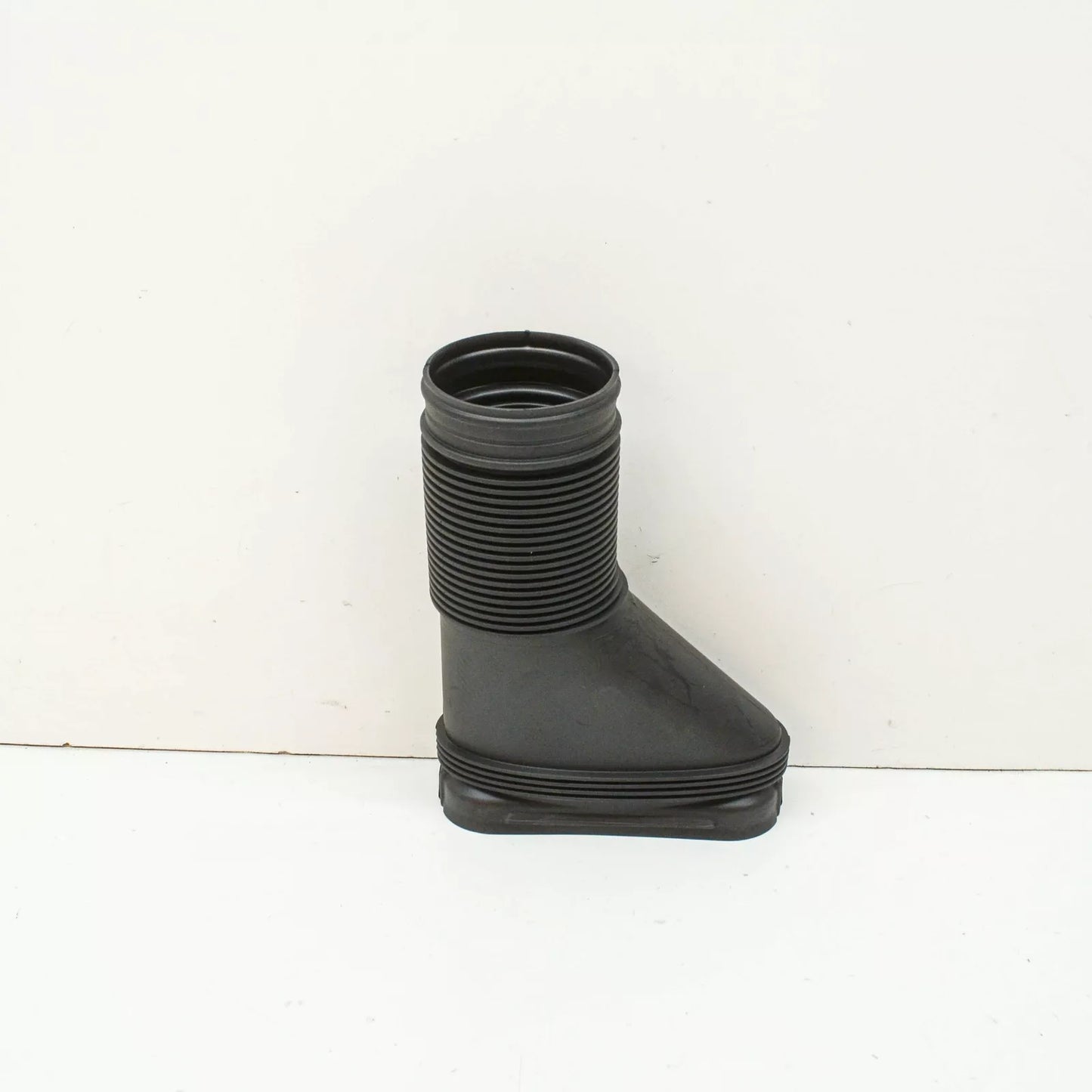 NEW AUDI A3 8P AIR INTAKE DUCT 1K0129618BM