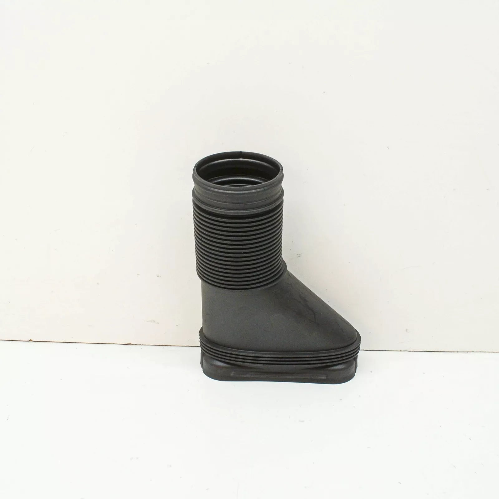 NEW AUDI A3 8P AIR INTAKE DUCT 1K0129618BM