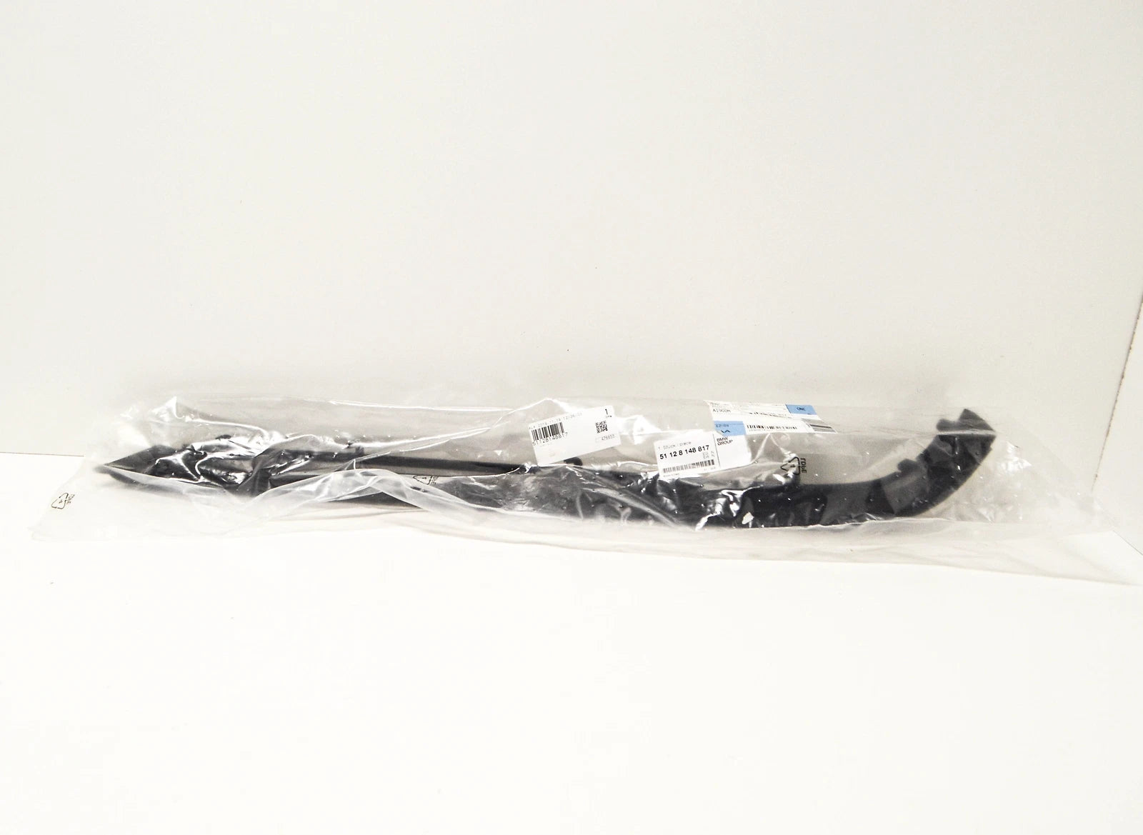 NEW BMW 5 E34 REAR BUMPER LEFT TRIM 51128148817 8148817 1995 ORIGINAL