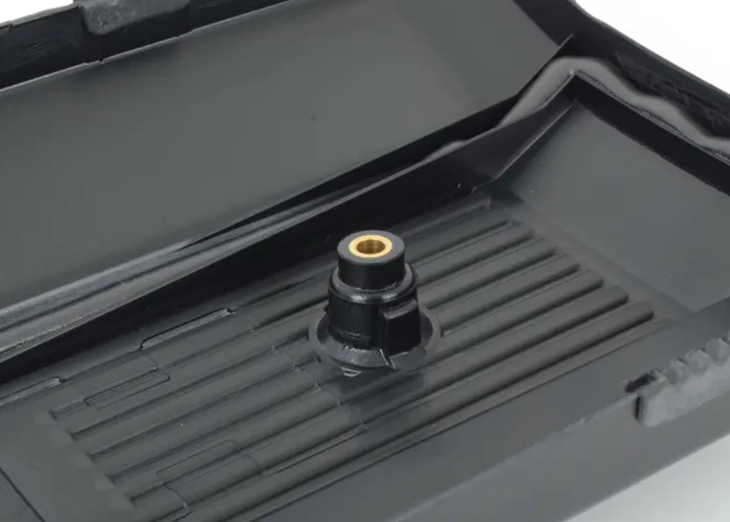 NEW BMW 5 E39 ENGINE COVER 1748633 11121748633 ORIGINAL