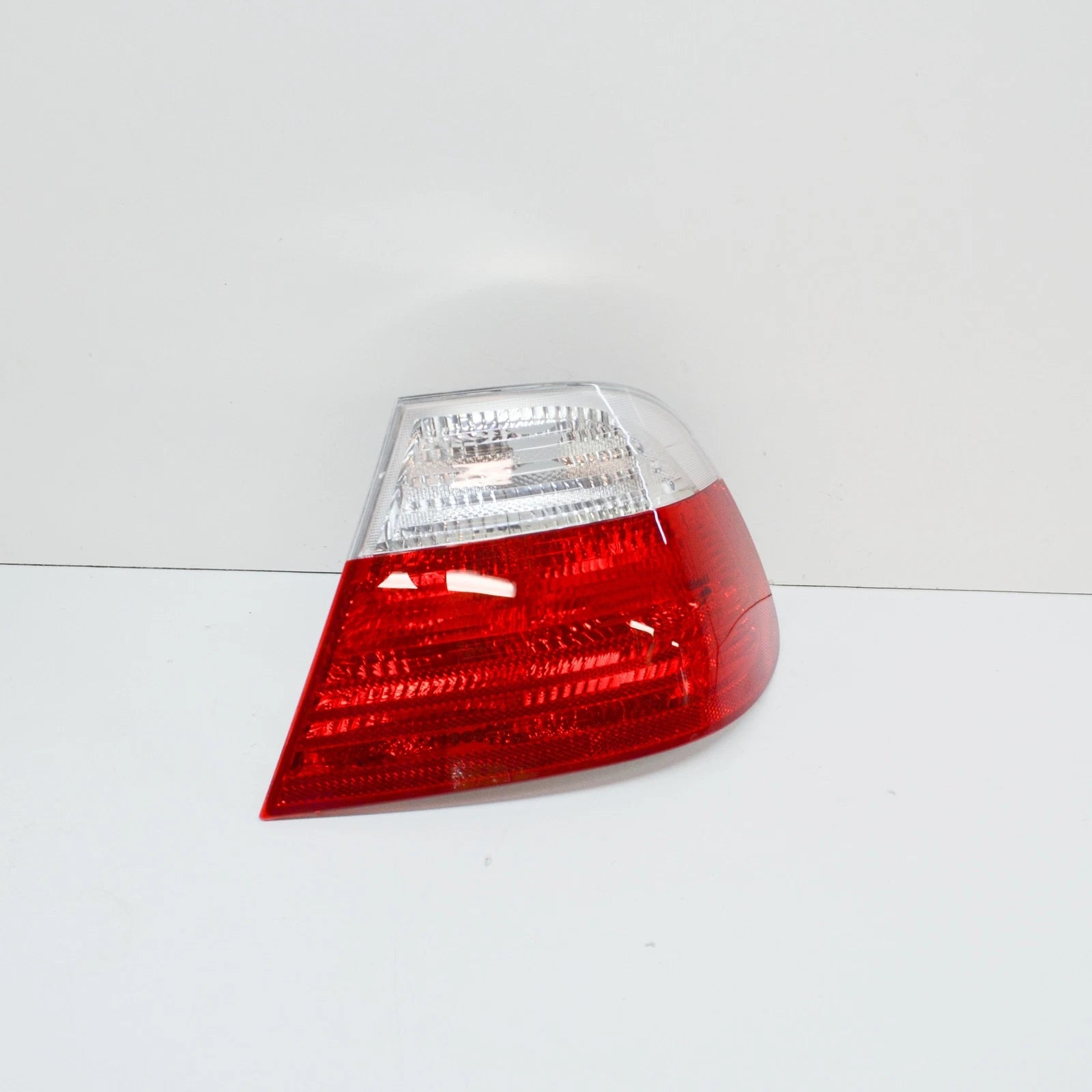 NEW BMW 3 E46 REAR RIGHT TAILLIGHT 63218383826 8383826 ORIGINAL