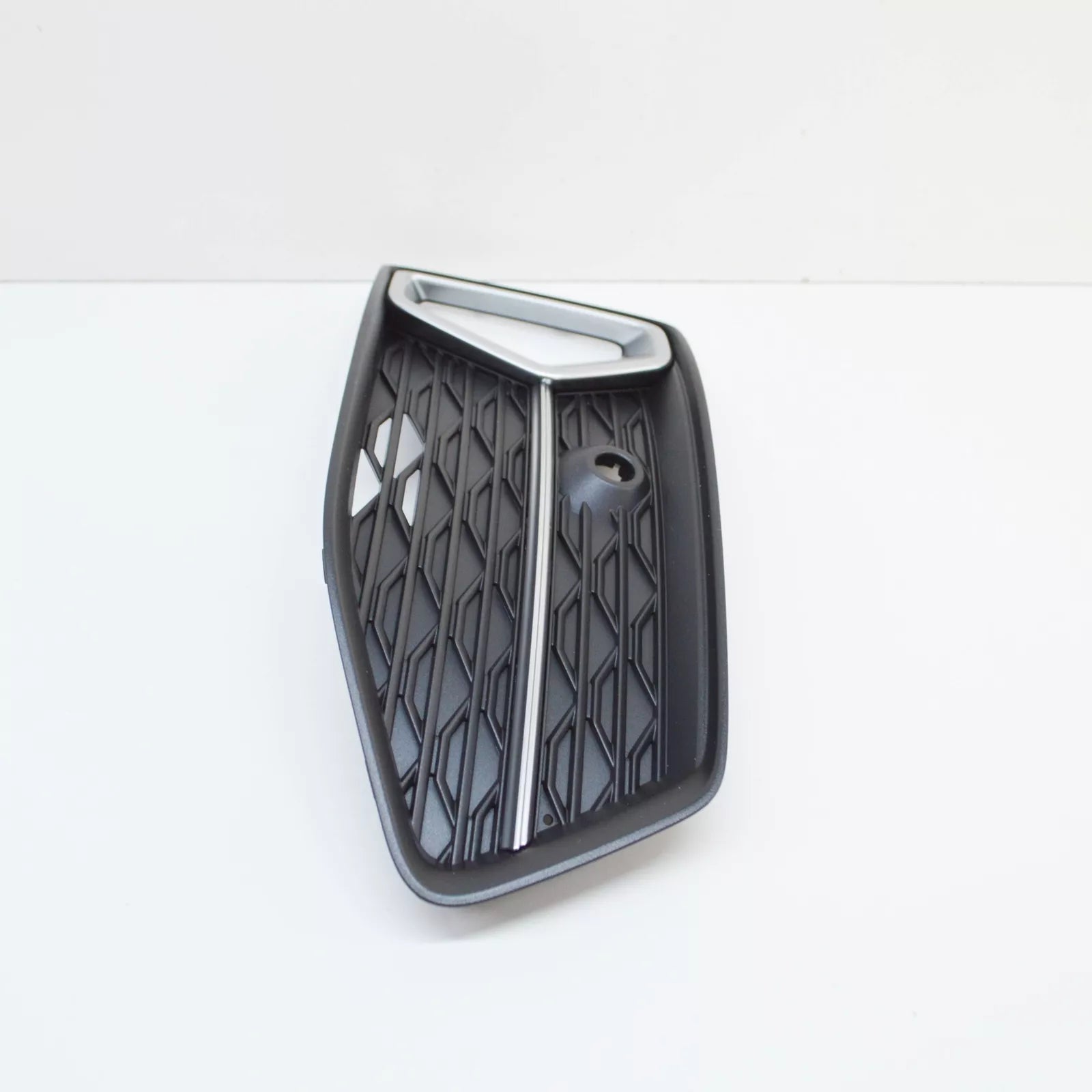 NEW AUDI A6 C8 FRONT RIGHT BUMPER AIR GUIDE GRILLE 4K0807648D3HB