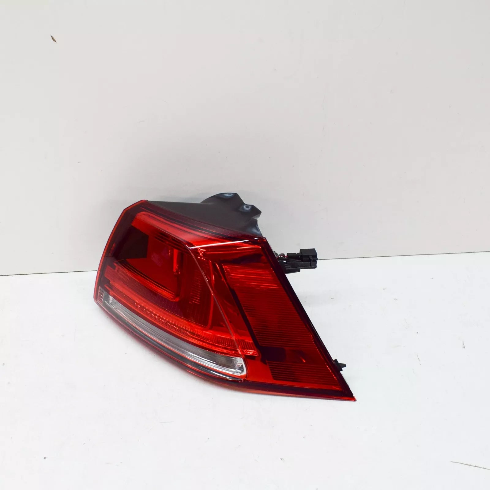 NEW VOLKSWAGEN GOLF MK7 REAR RIGHT TAILLIGHT 5G0945096M