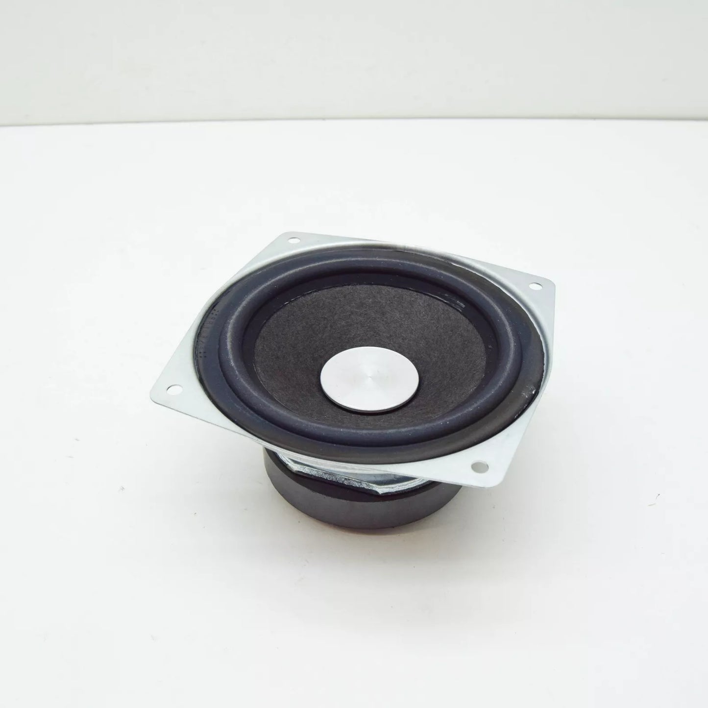 NEW BMW 5 E39 SUBWOOFER SPEAKER 65138389849 8389849 ORIGINAL