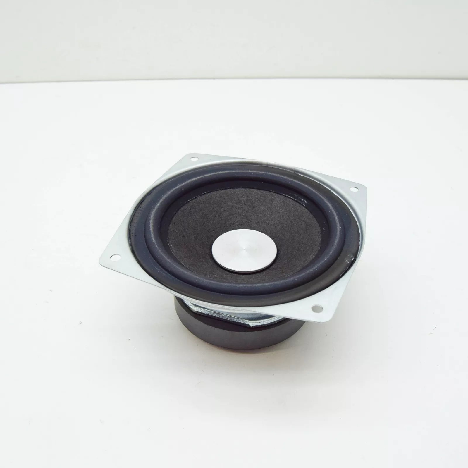 NEW BMW 5 E39 SUBWOOFER SPEAKER 65138389849 8389849 ORIGINAL