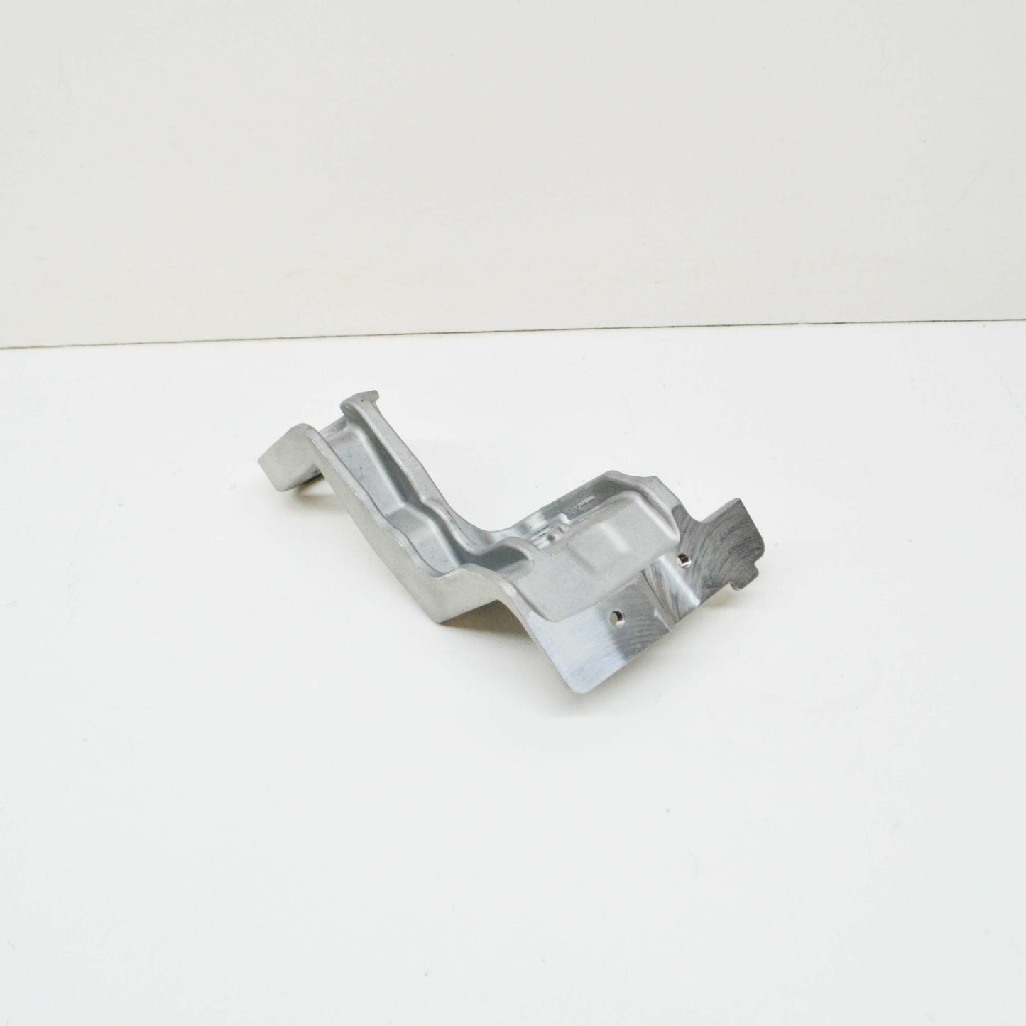 NEW MERCEDES-BENZ C W205 COOLING RADIATOR RIGHT LOWER HOLDER A2055051900