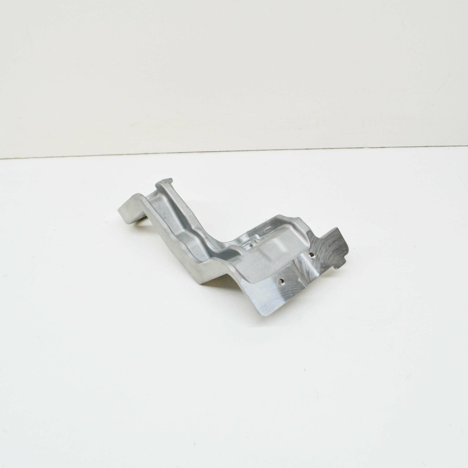 NEW MERCEDES-BENZ C W205 COOLING RADIATOR RIGHT LOWER HOLDER A2055051900