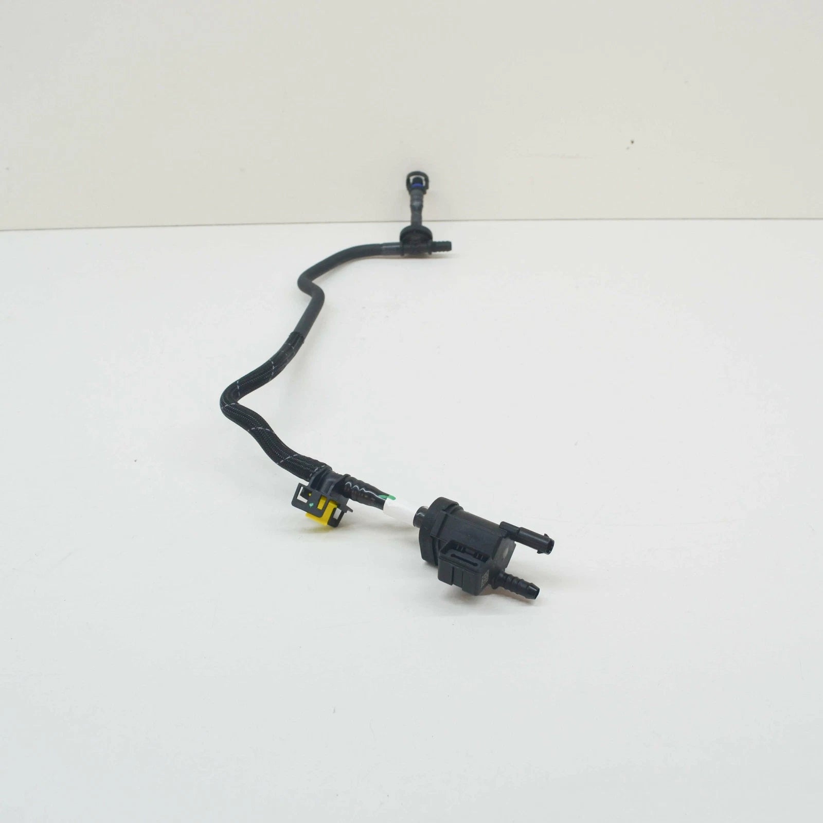 NEW AUDI A5 8W6 VACUUM SYSTEM CONNECTING TUBE WITH AKF VALVE 06M133240CG