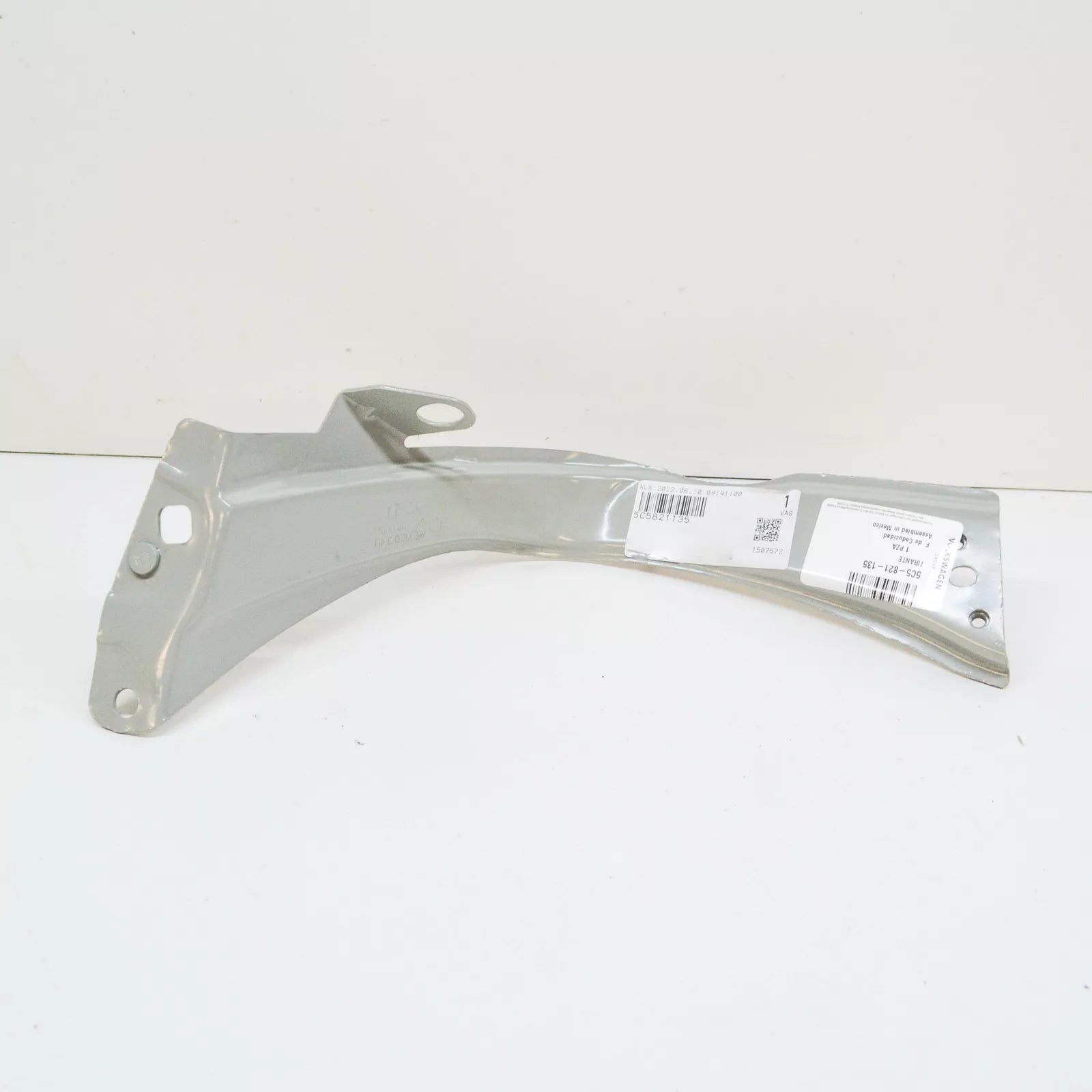 NEW VOLKSWAGEN BEETLE A5 FRONT FENDER LEFT MOUNTING BRACKET 5C5821135