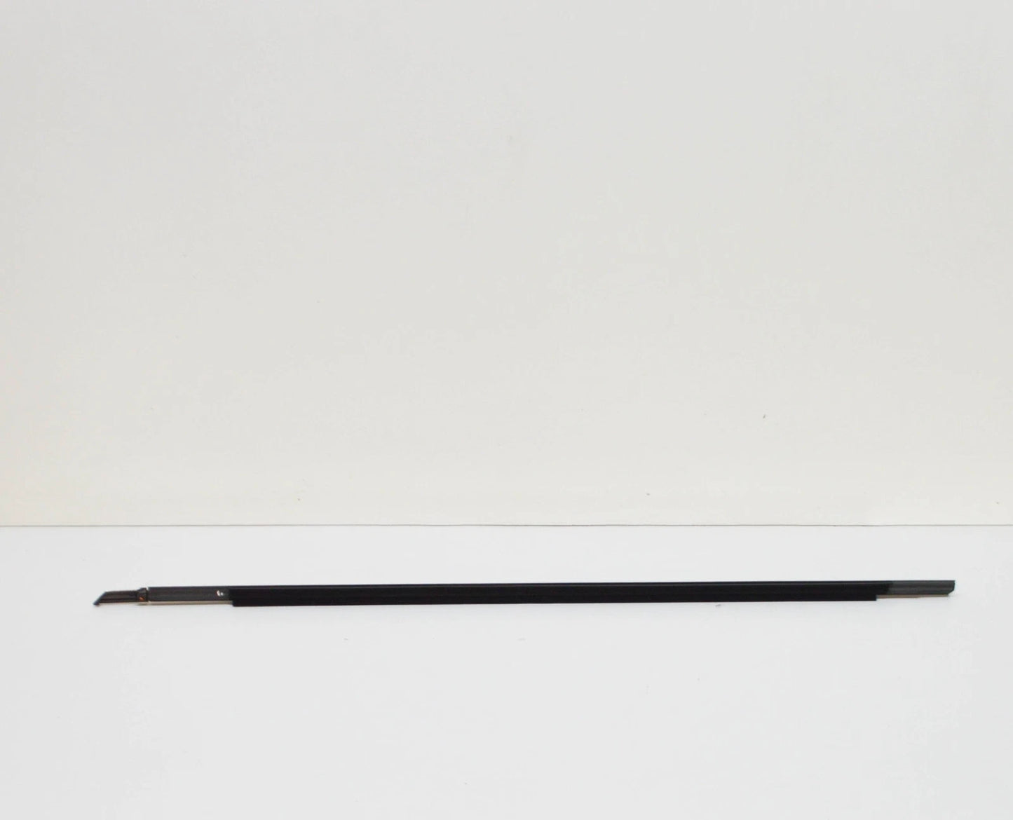 NEW AUDI A4 B9 FRONT RIGHT DOOR WINDOW BELT MOLDING 8W0853284E2ZZ ORIGINAL