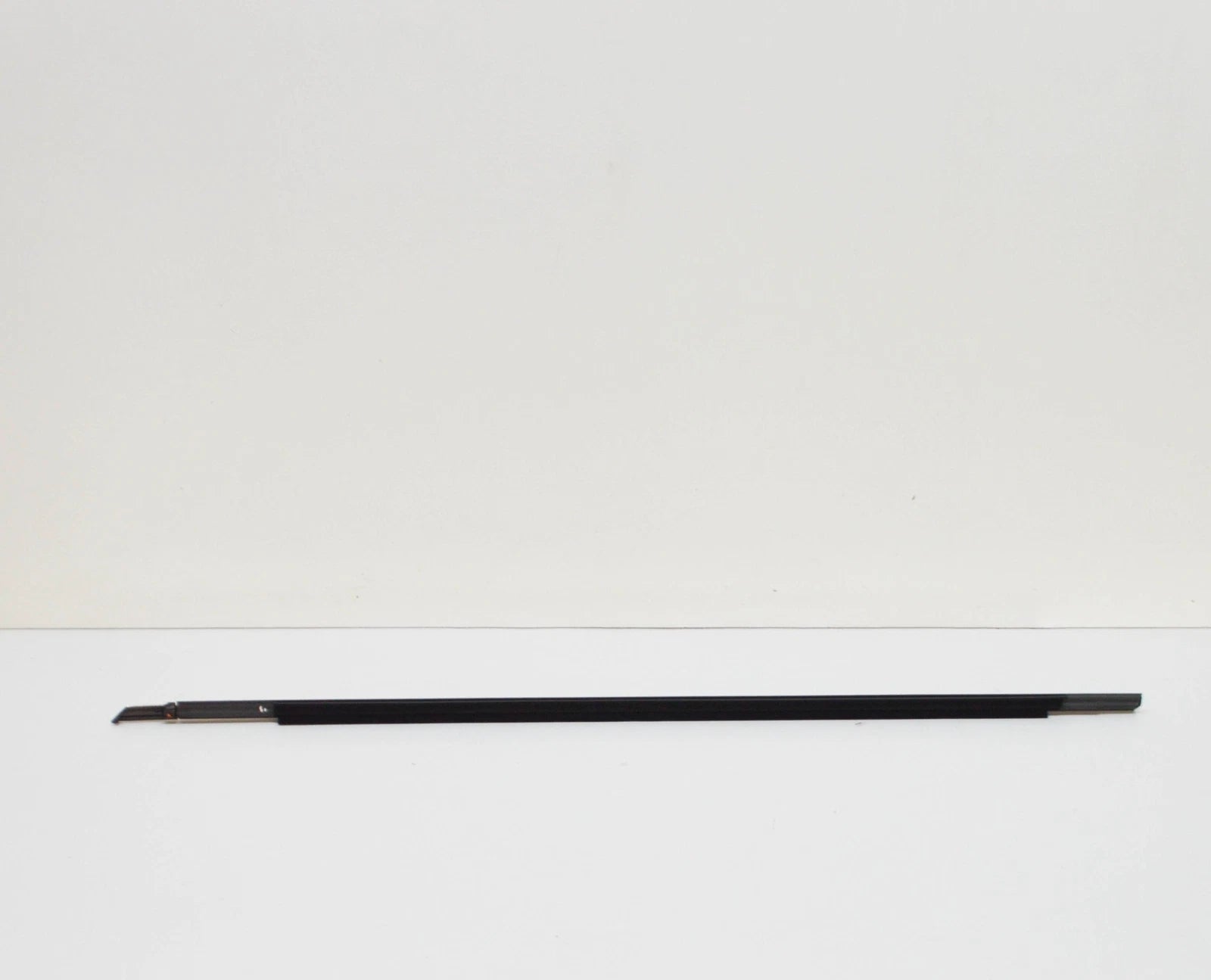 NEW AUDI A4 B9 FRONT RIGHT DOOR WINDOW BELT MOLDING 8W0853284E2ZZ ORIGINAL