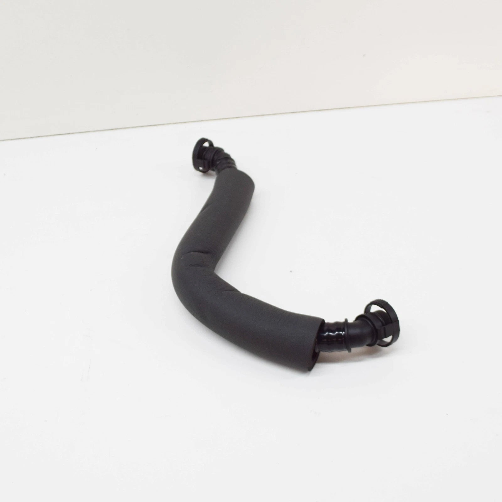 NEW AUDI A3 8P ENGINE VENT HOSE 06H103221J