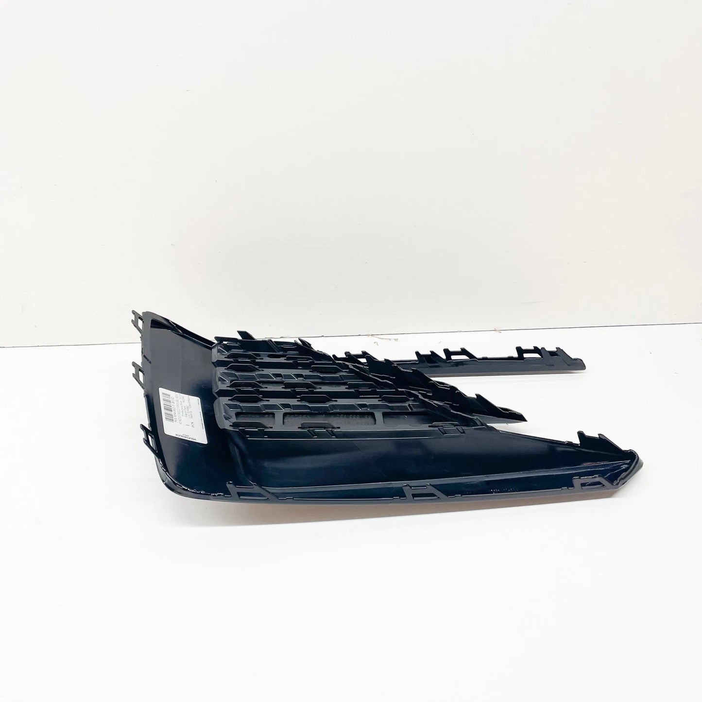 NEW VOLKSWAGEN PASSAT B8 FRONT BUMPER RIGHT OUTER GRILLE 561854662JFOD