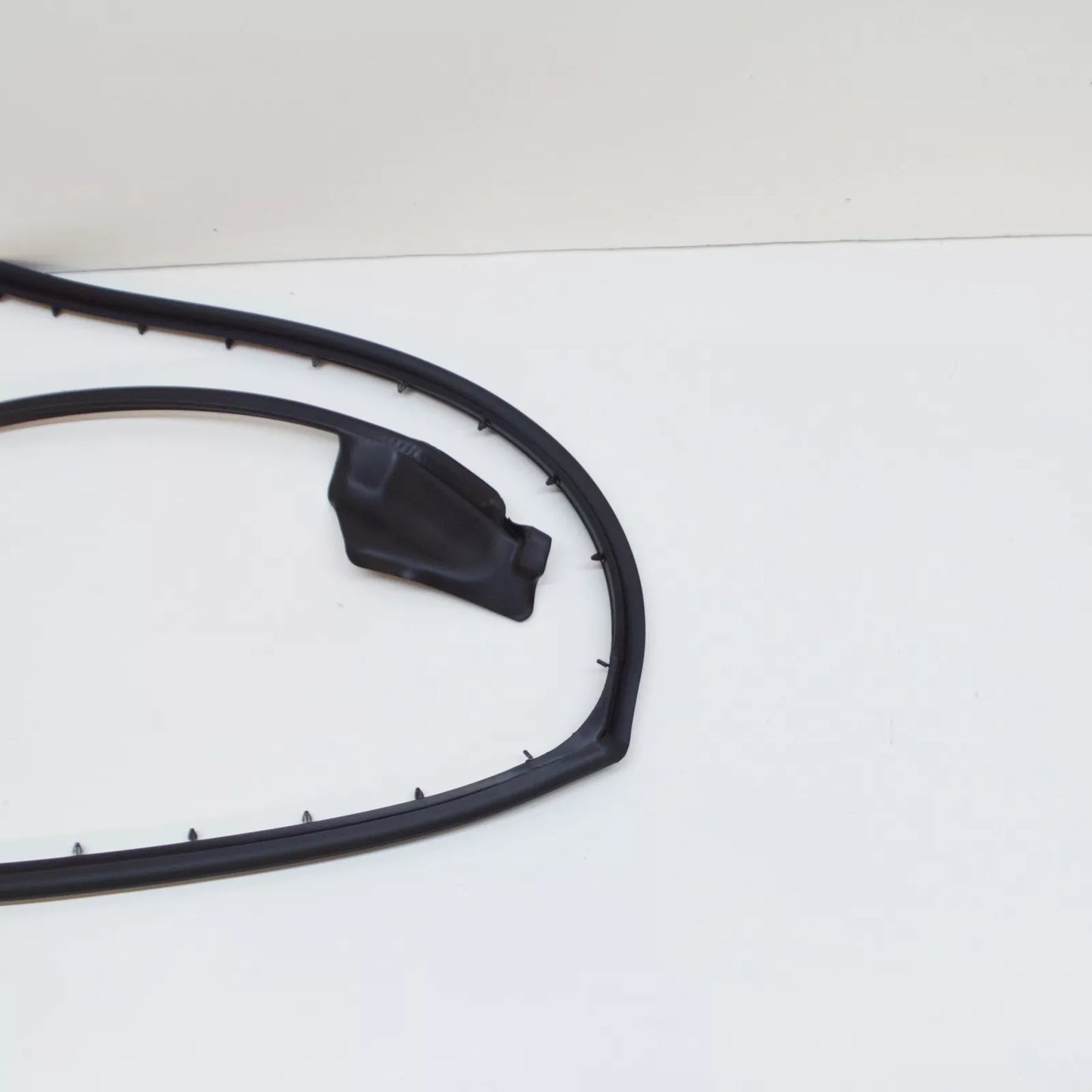 NEW AUDI A8 4H REAR RIGHT OUTER DOOR SEAL RUBBER 4H4839718C ORIGINAL