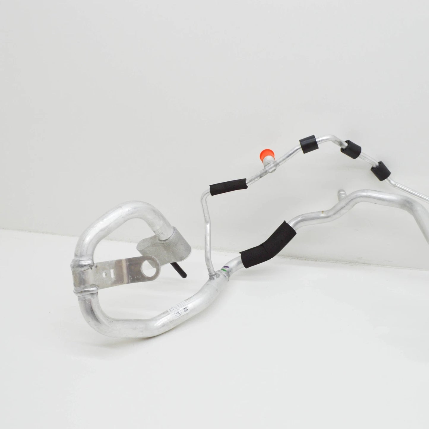 NEW MERCEDES-BENZ GLC X253 A/C REFRIGERANT RETURN LINE A2538304001 ORIGINAL