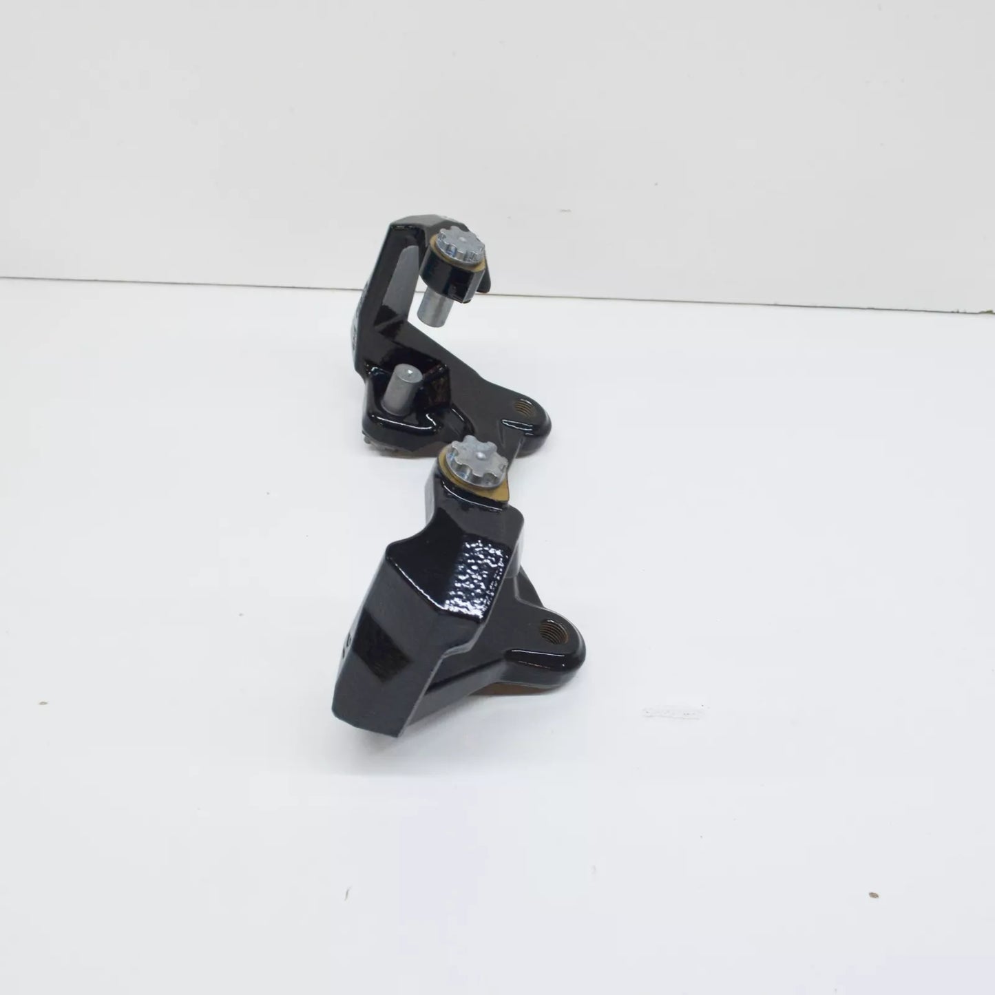 NEW AUDI A5 SPORTBACK 8T FRONT RIGHT CALIPER CARRIER 8T0615126 ORIGINAL