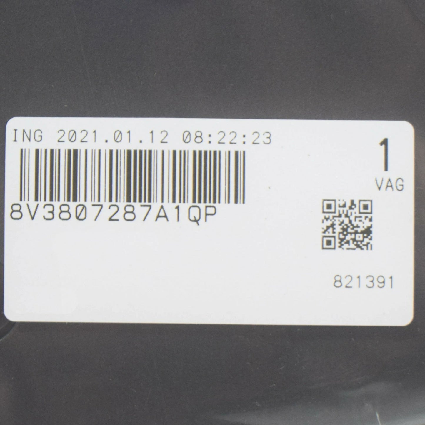 NEW AUDI A3 8PA FRONT BUMPER LICENSE PLATE HOLDER 8V3807287A 1QP