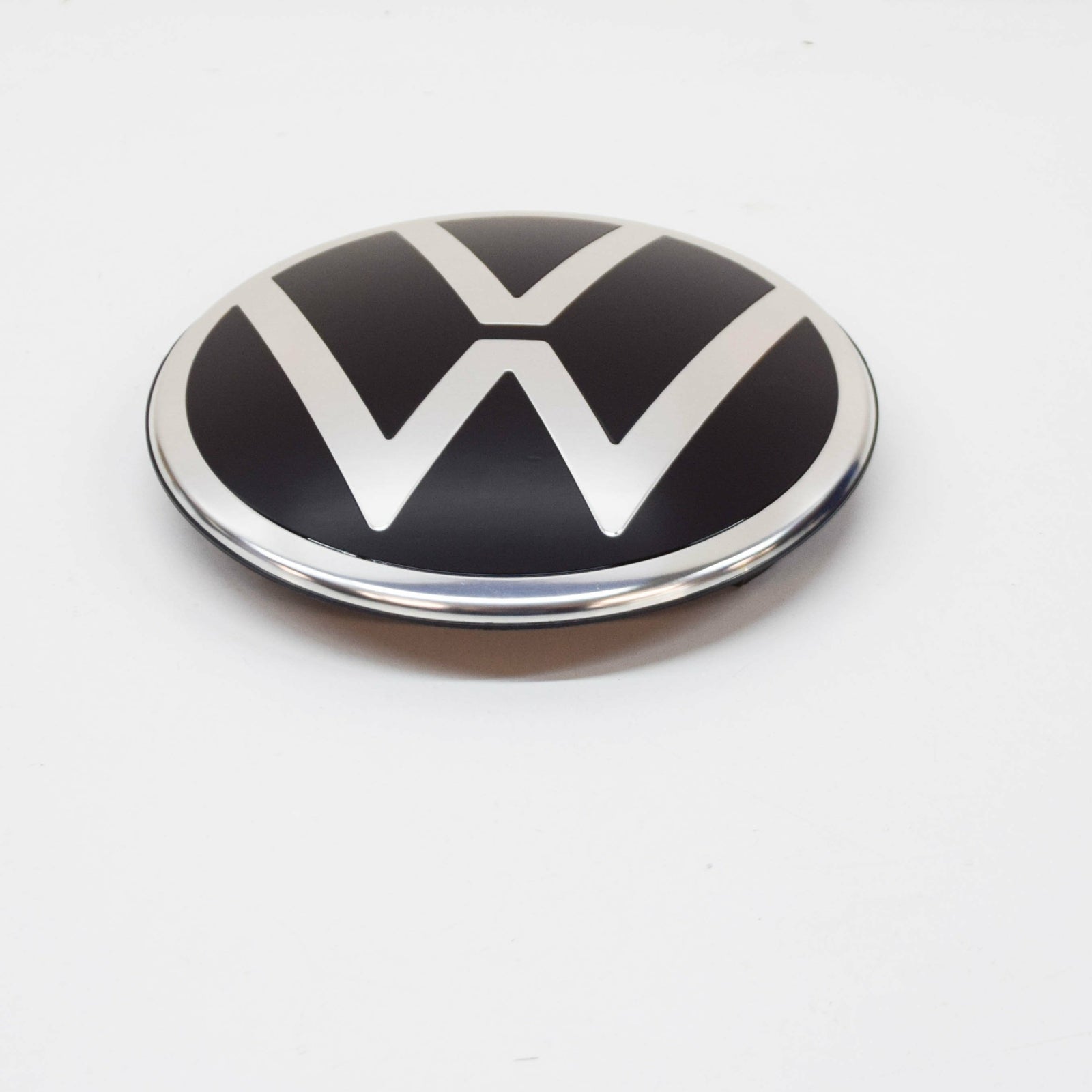 NEW VOLKSWAGEN UP FRONT VW EMBLEM BADGE 1S6853601EFOD ORIGINAL